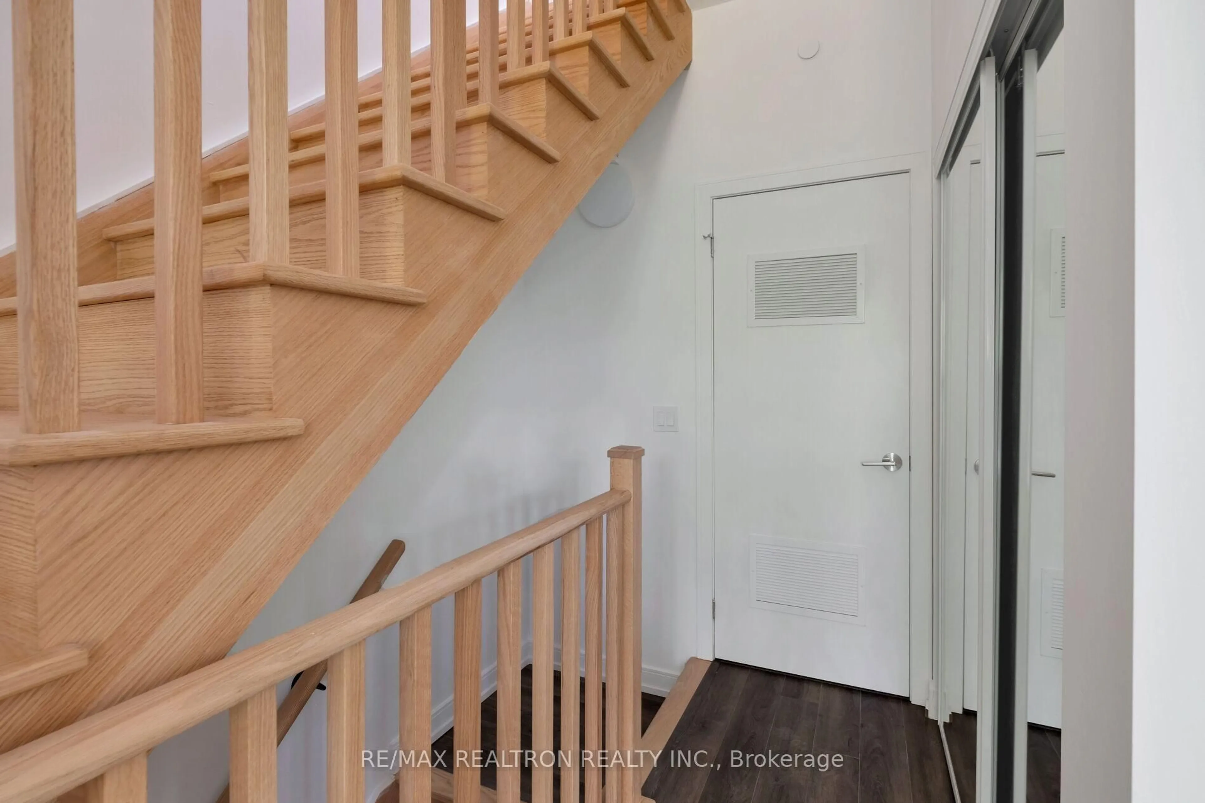 Unknown for 172 Clonmore Dr, Toronto Ontario M1N 1Y1