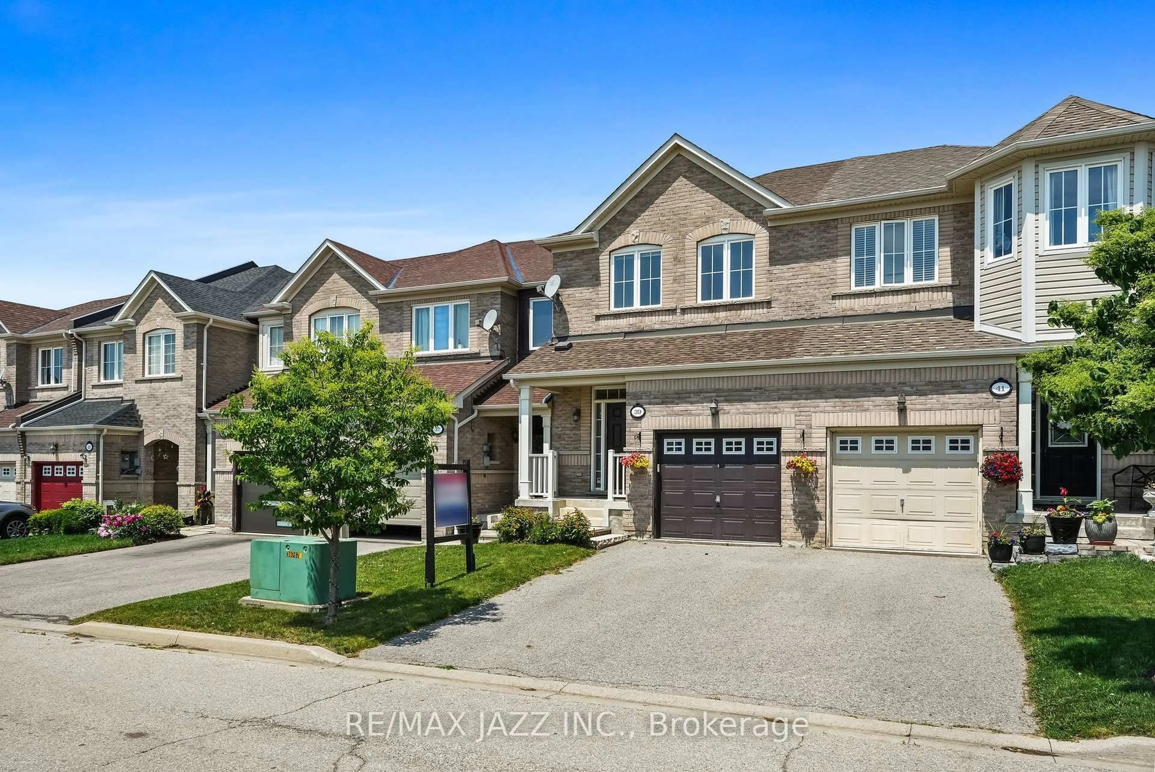 Home with brick exterior material, street for 39 Silverwood Circ, Ajax Ontario L1Z 0A3