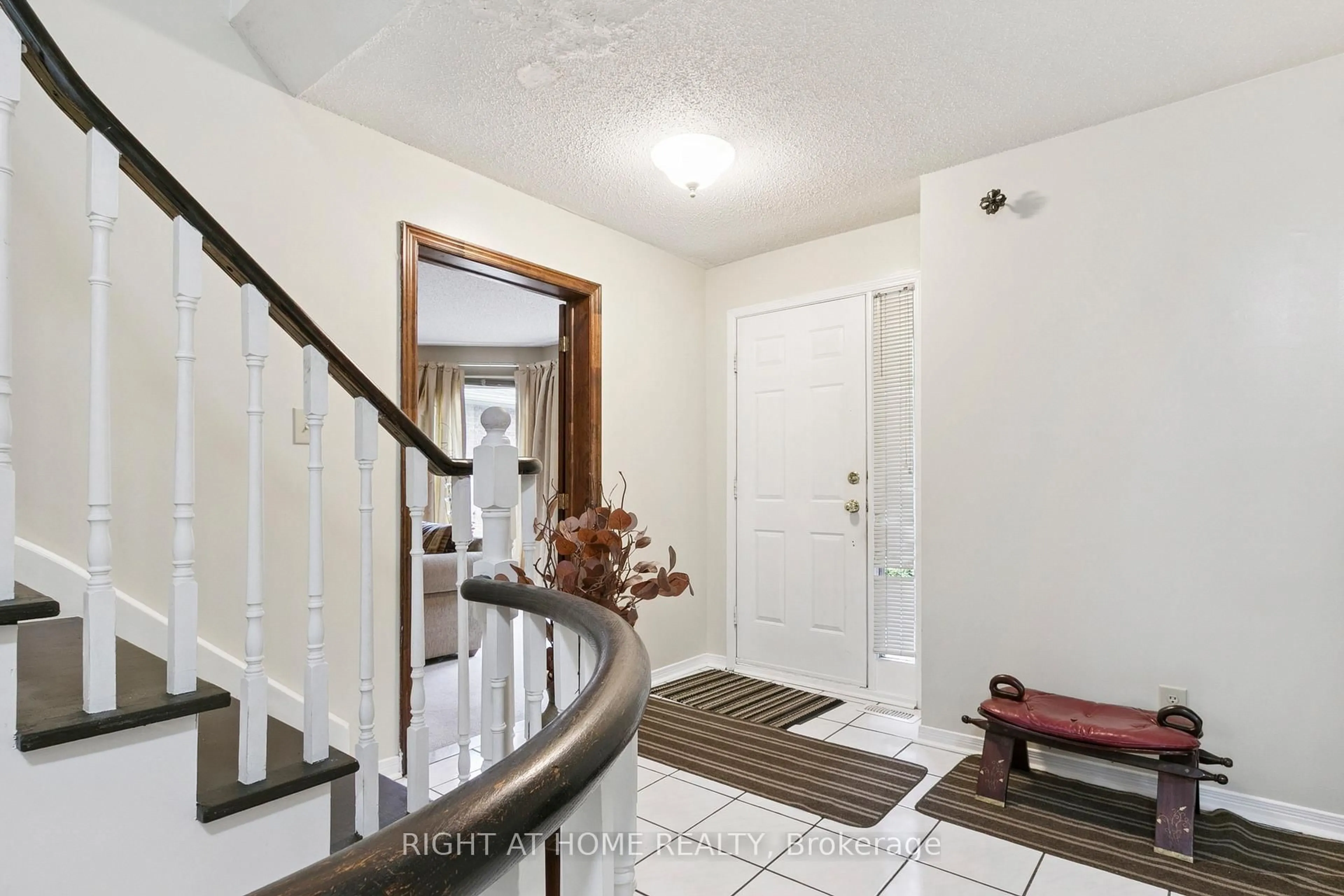 Indoor entryway for 232 Hoover Dr, Pickering Ontario L1V 6B7