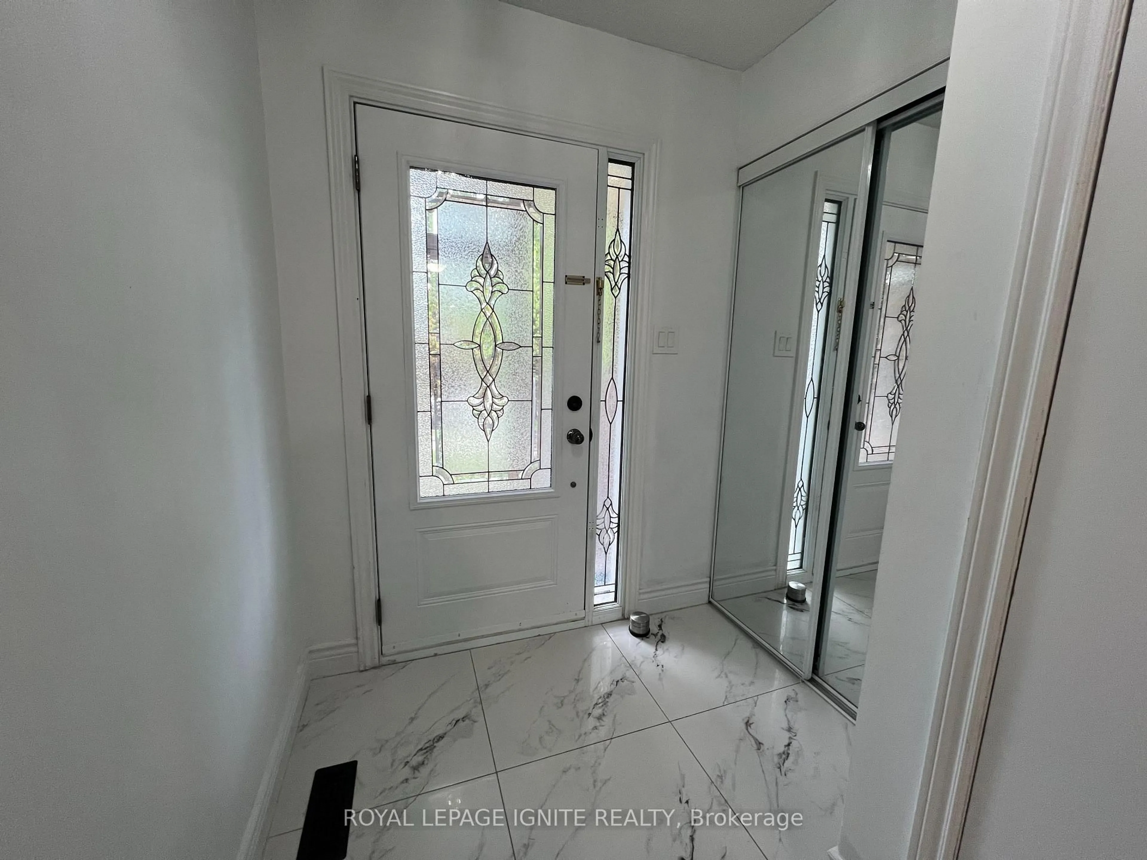 Indoor entryway for 28 Rainbow Ridge Ave, Toronto Ontario M1B 2H8