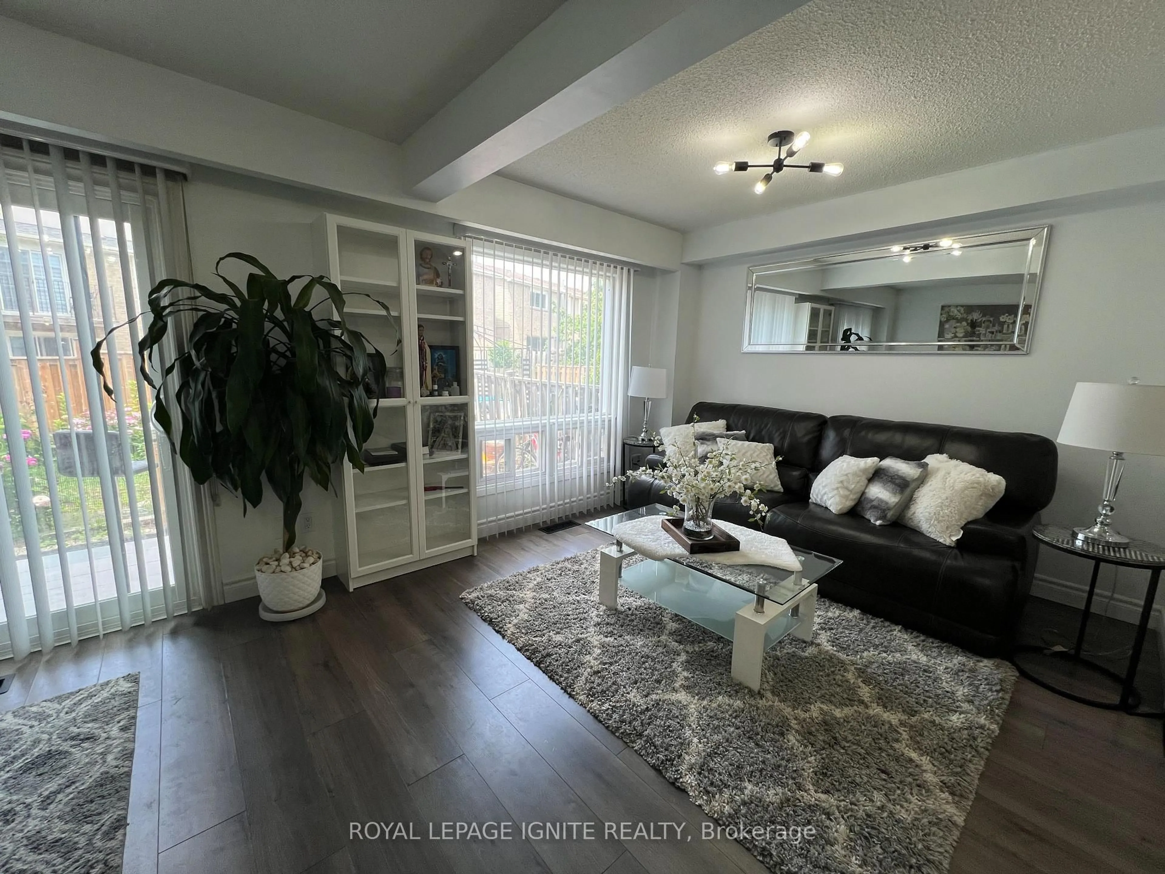 Living room with furniture, wood/laminate floor for 28 Rainbow Ridge Ave, Toronto Ontario M1B 2H8