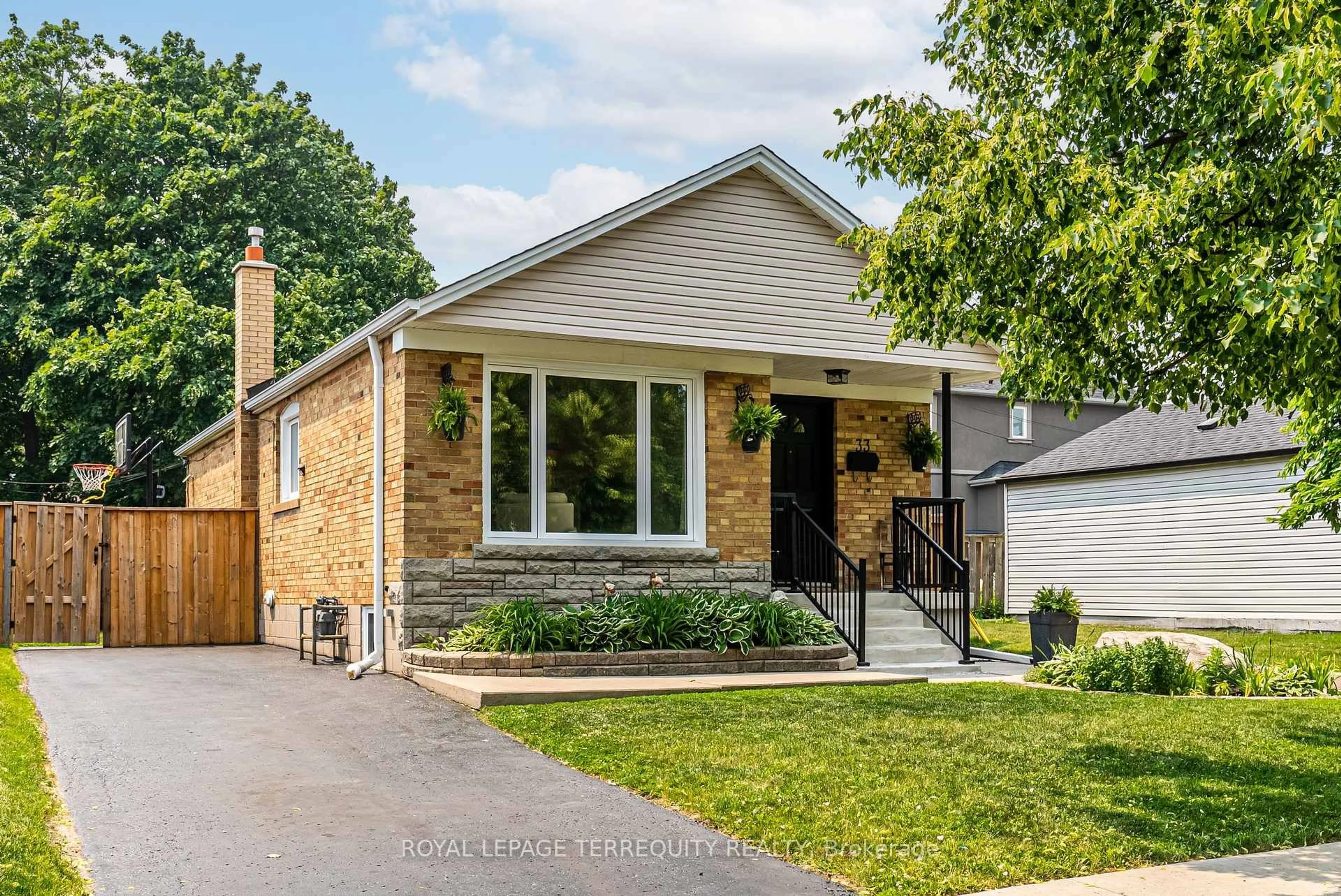 Home with brick exterior material, street for 33 Mendip Cres, Toronto Ontario M1P 1Y3