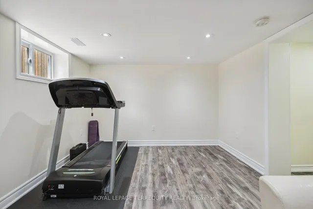 Additional property image - 33 Mendip Cres