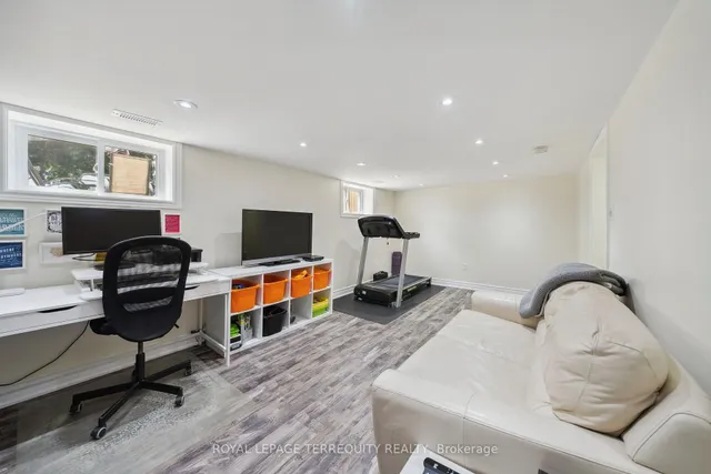Additional property image - 33 Mendip Cres
