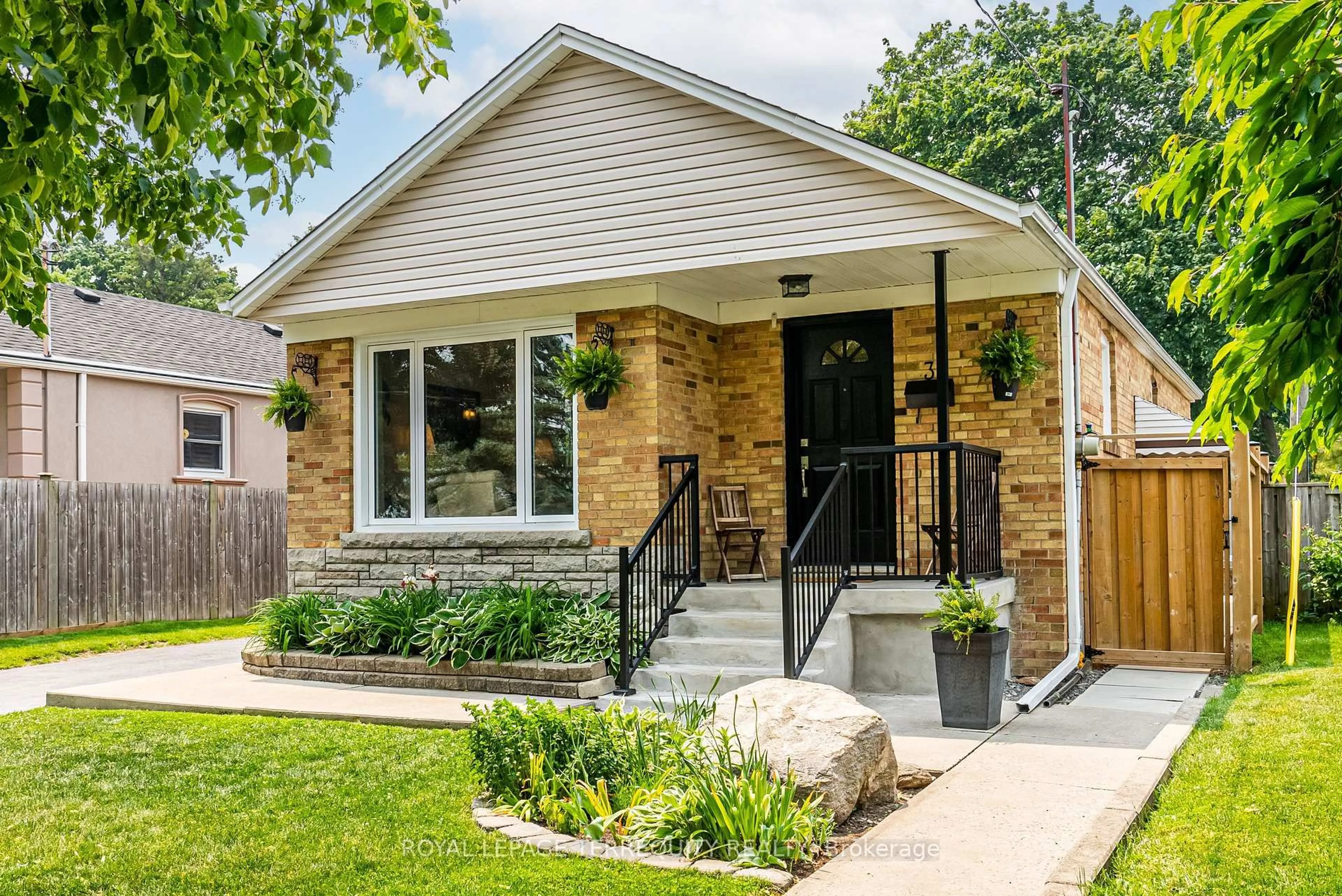 Home with brick exterior material, street for 33 Mendip Cres, Toronto Ontario M1P 1Y3