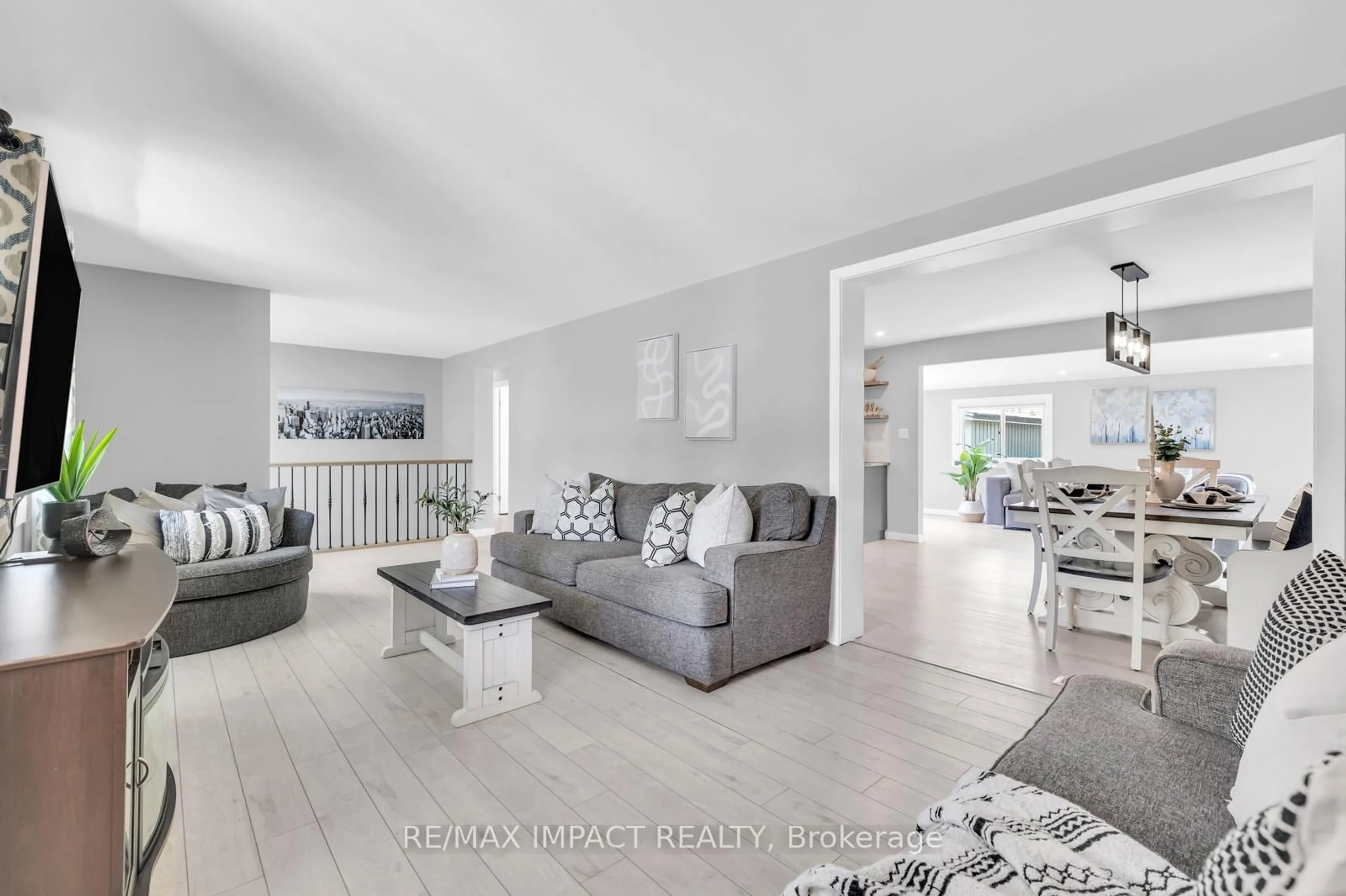 Living room with furniture, unknown for 61 Peters Pike, Clarington Ontario L0B 1M0