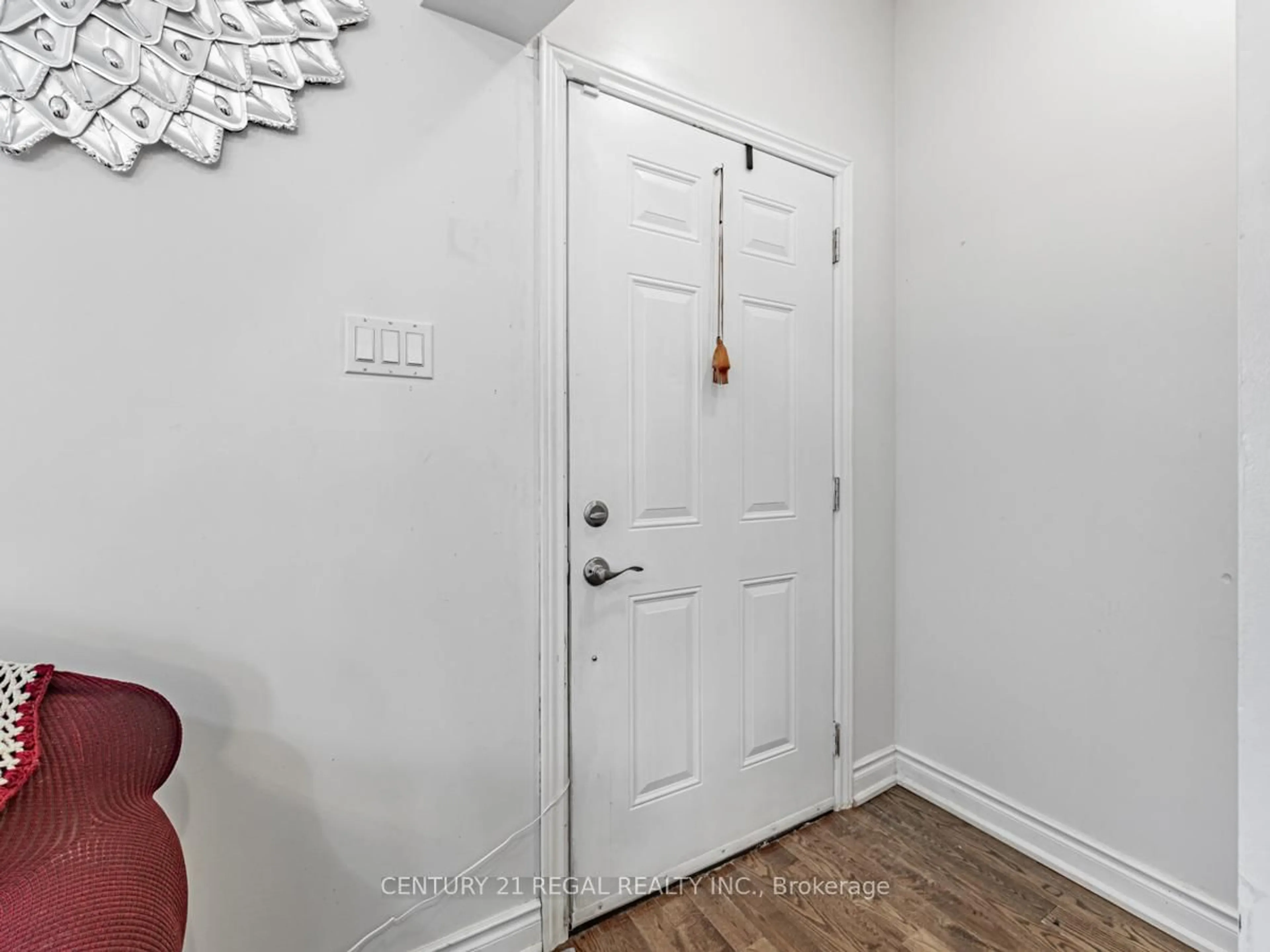 Indoor entryway for 160 Bruce St, Oshawa Ontario L1H 1R2
