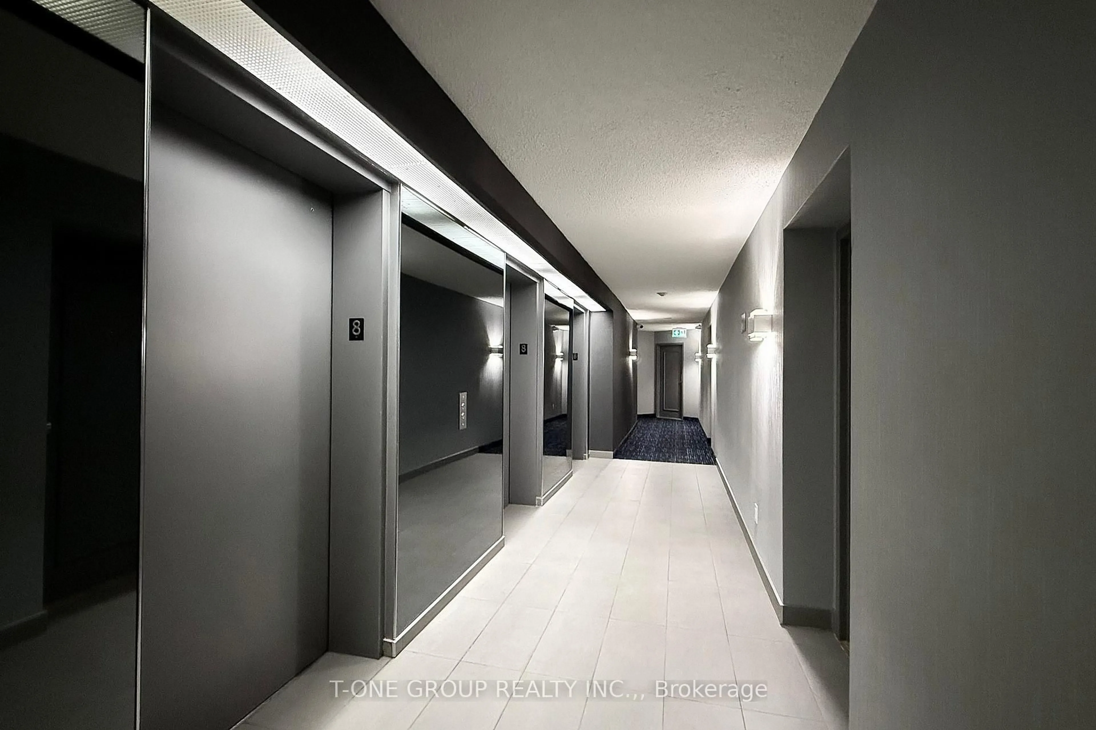 Indoor foyer for 2550 Lawrence Ave #808, Toronto Ontario M1P 2E7