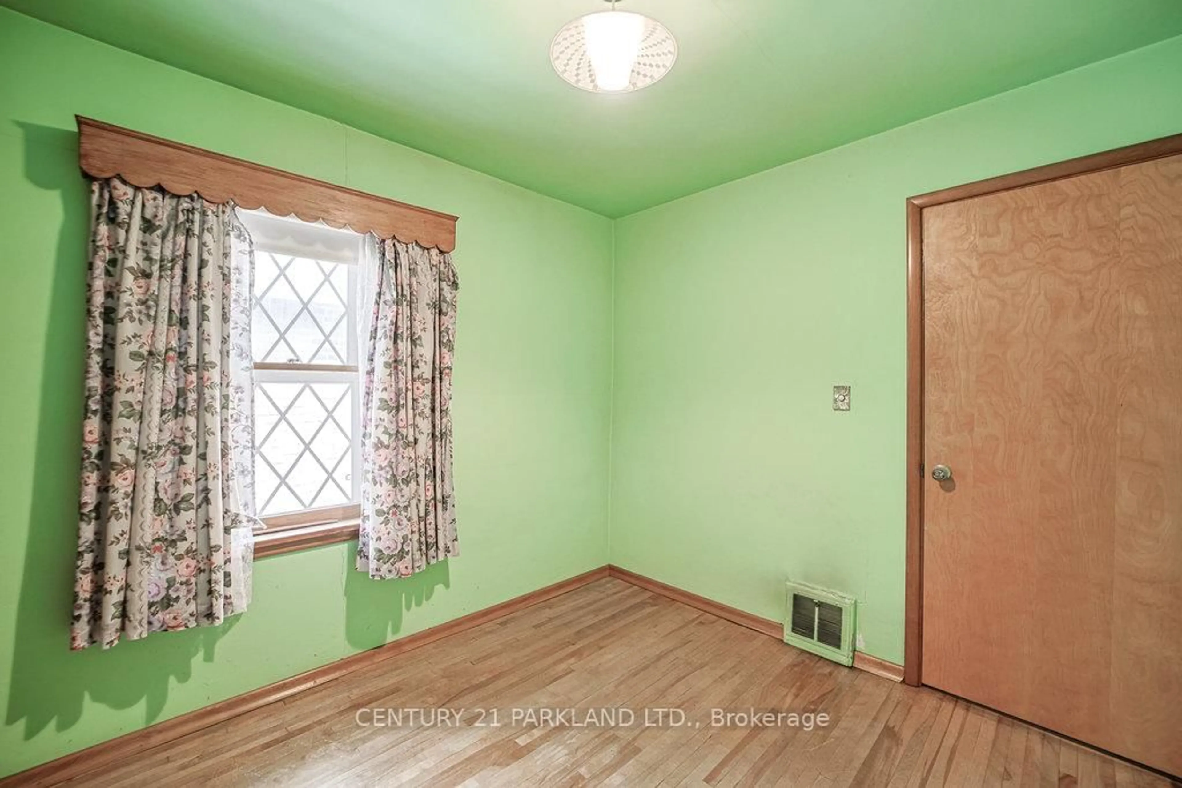 A pic of a room for 1107 Greenwood Ave, Toronto Ontario M4J 4E5