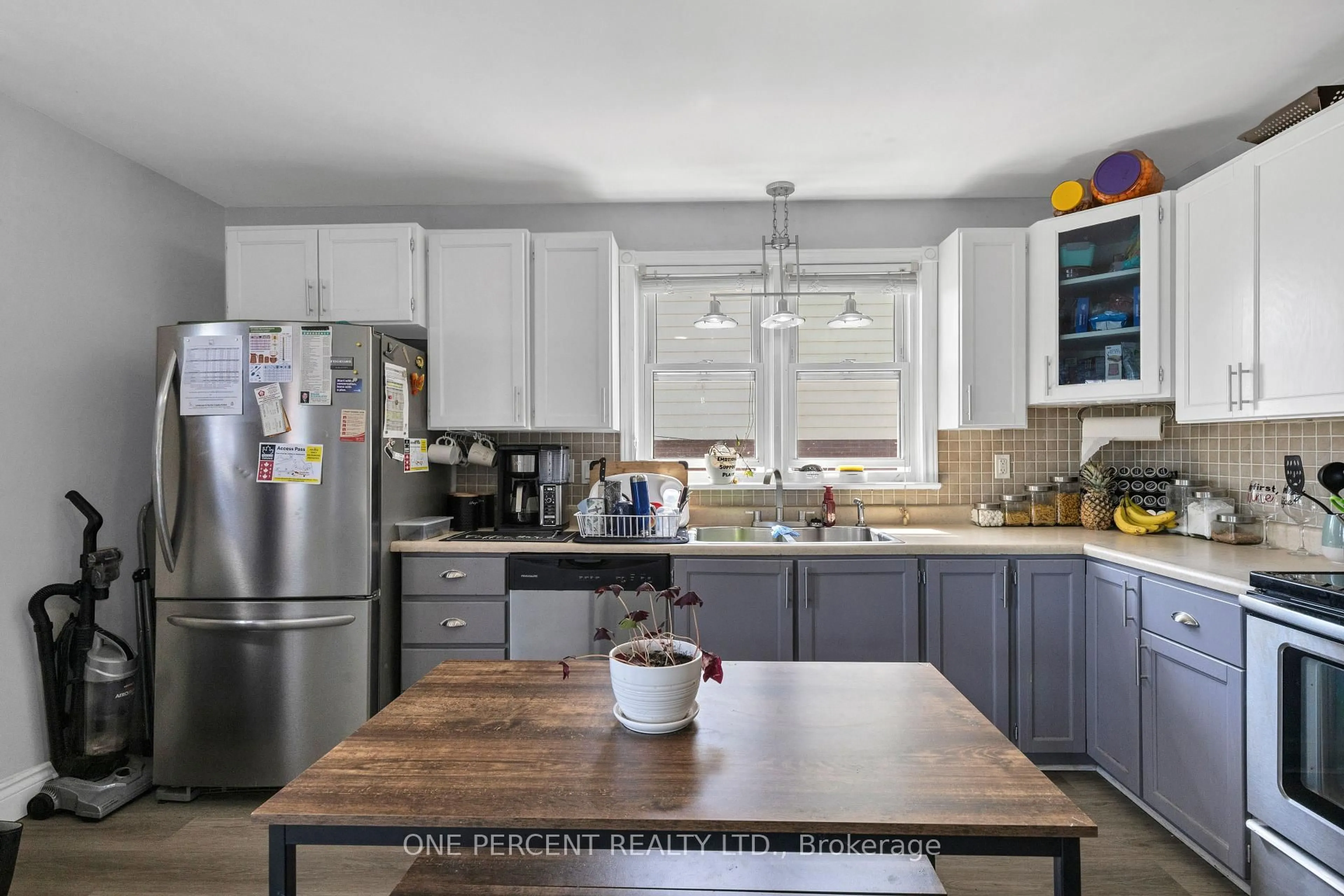 Open concept kitchen, unknown for 1428 Simcoe St, Oshawa Ontario L1H 4M4