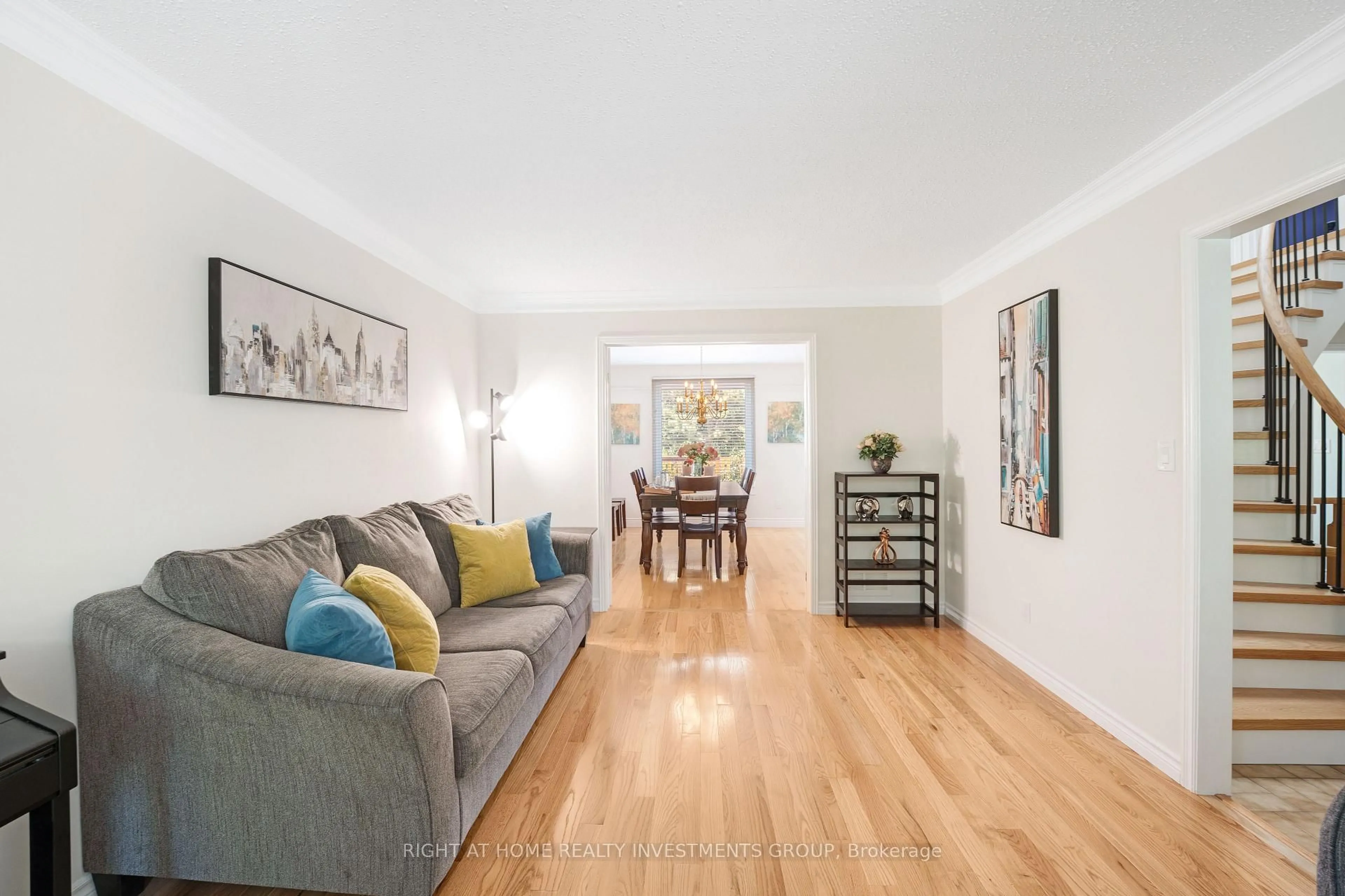 Living room with furniture, wood/laminate floor for 660 Whistler Dr, Oshawa Ontario L1J 7N7