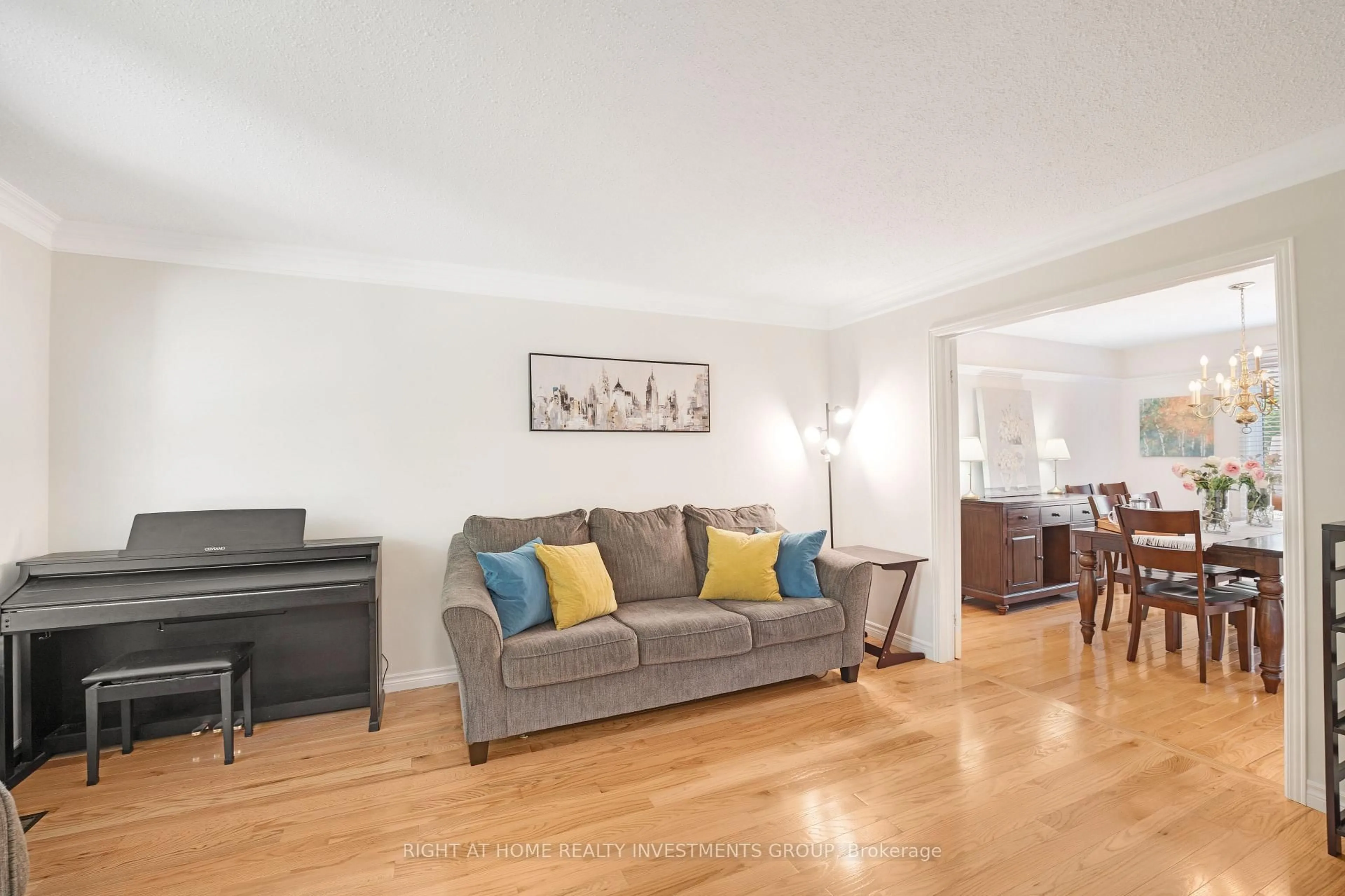 Living room with furniture, unknown for 660 Whistler Dr, Oshawa Ontario L1J 7N7