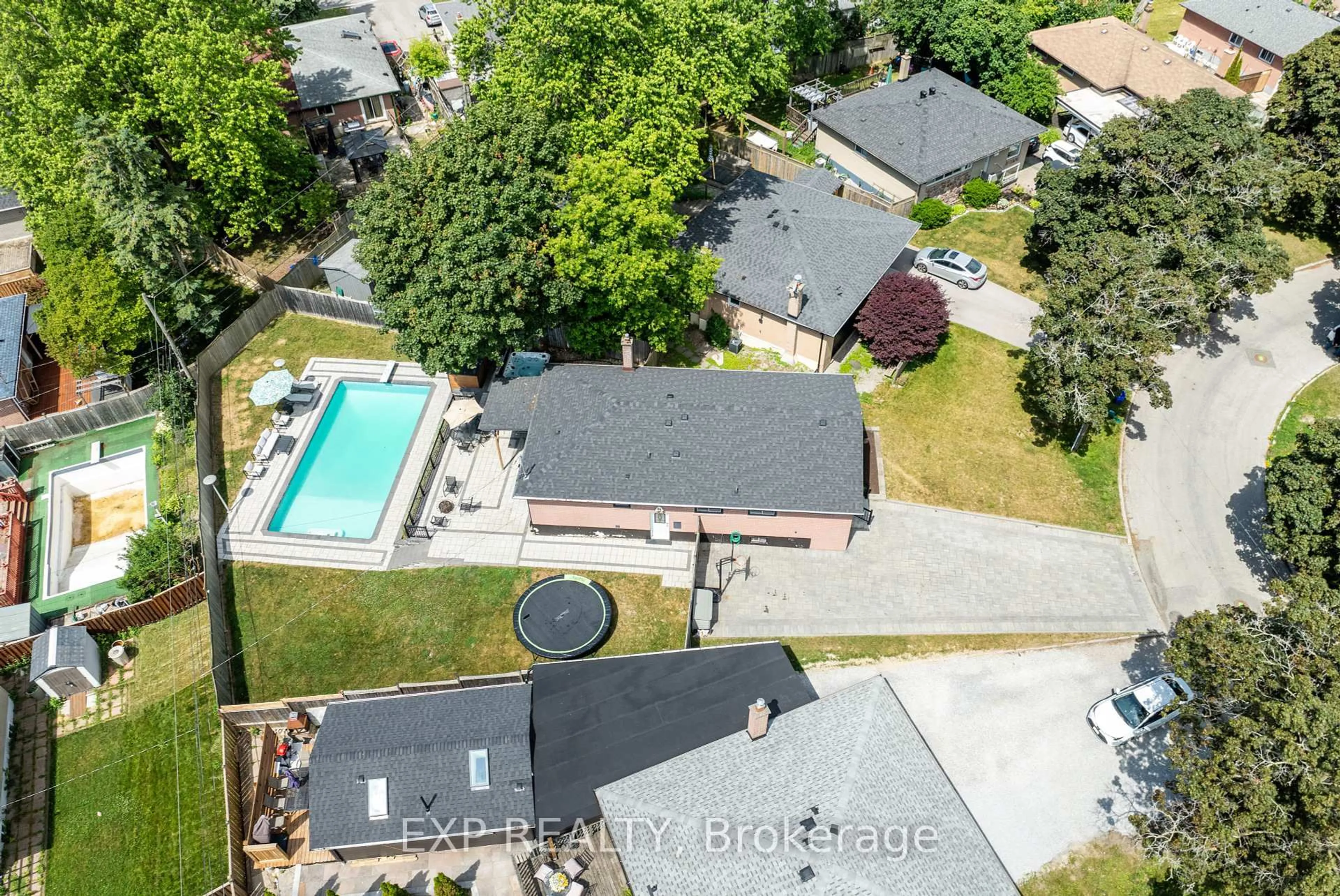 A pic from outside/outdoor area/front of a property/back of a property/a pic from drone, street for 854 Antonio St, Pickering Ontario L1W 1T3