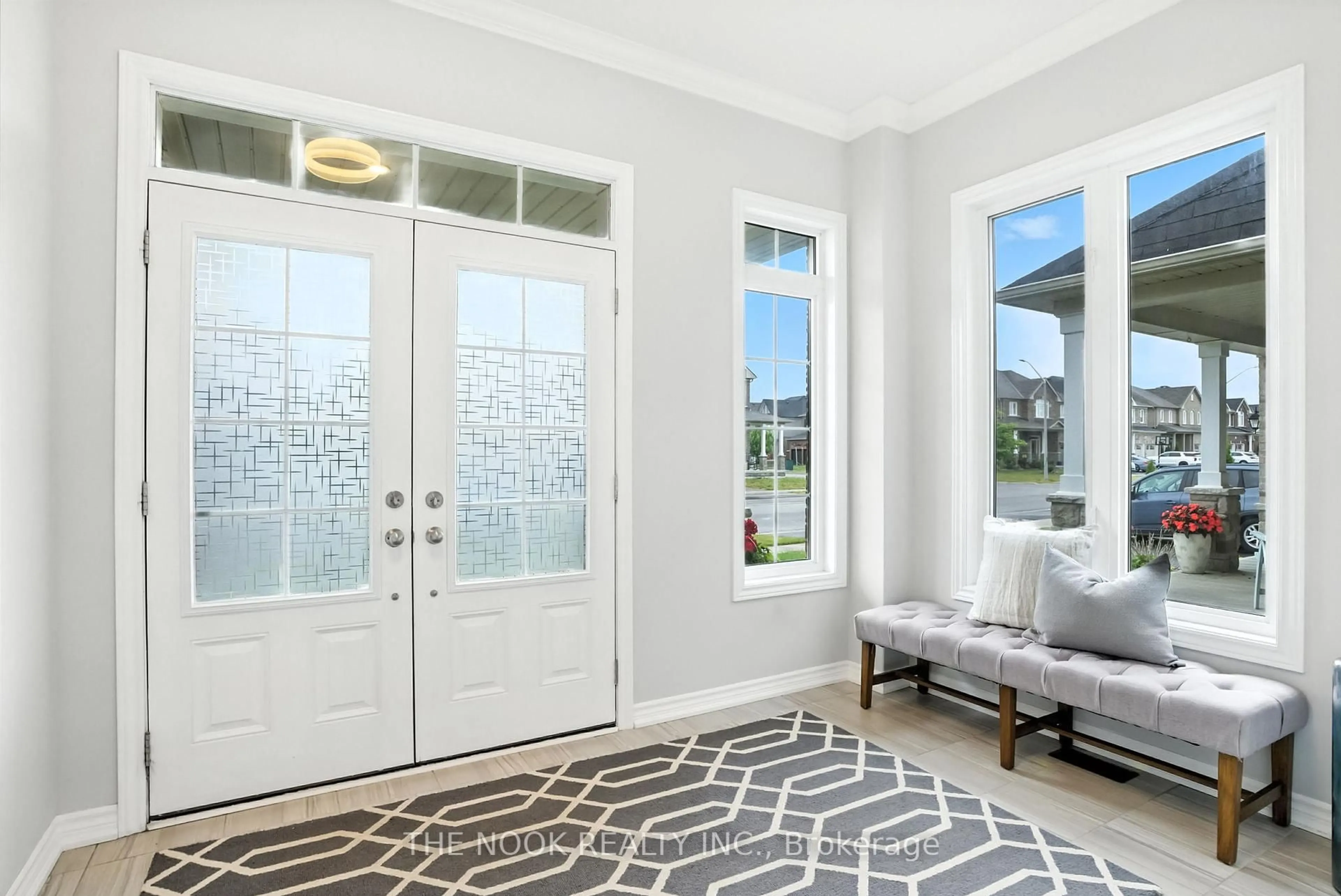 Indoor entryway for 207 Crombie St, Clarington Ontario L1C 0T8