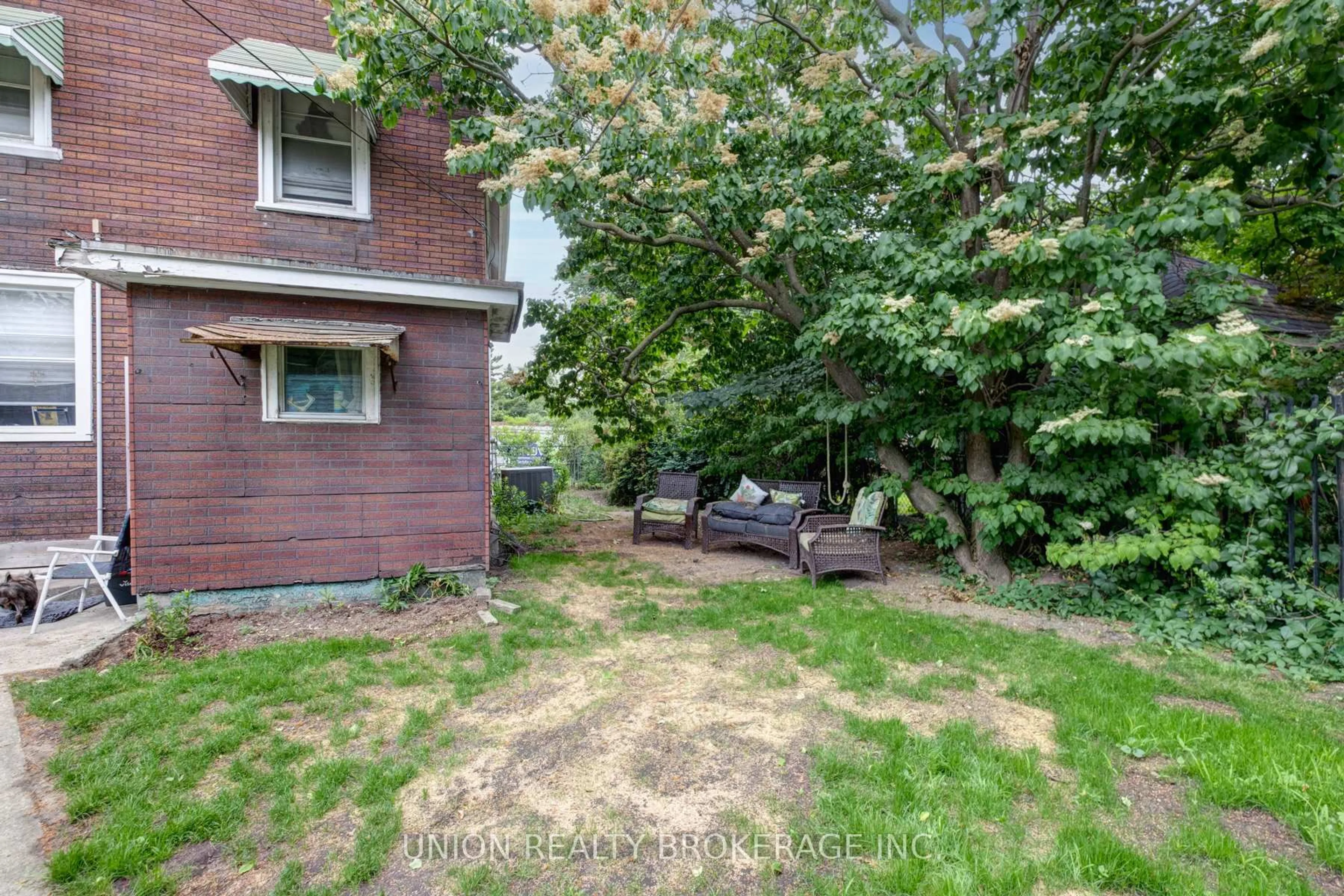 Unknown for 2 Kimberley Ave, Toronto Ontario M4E 2Z2