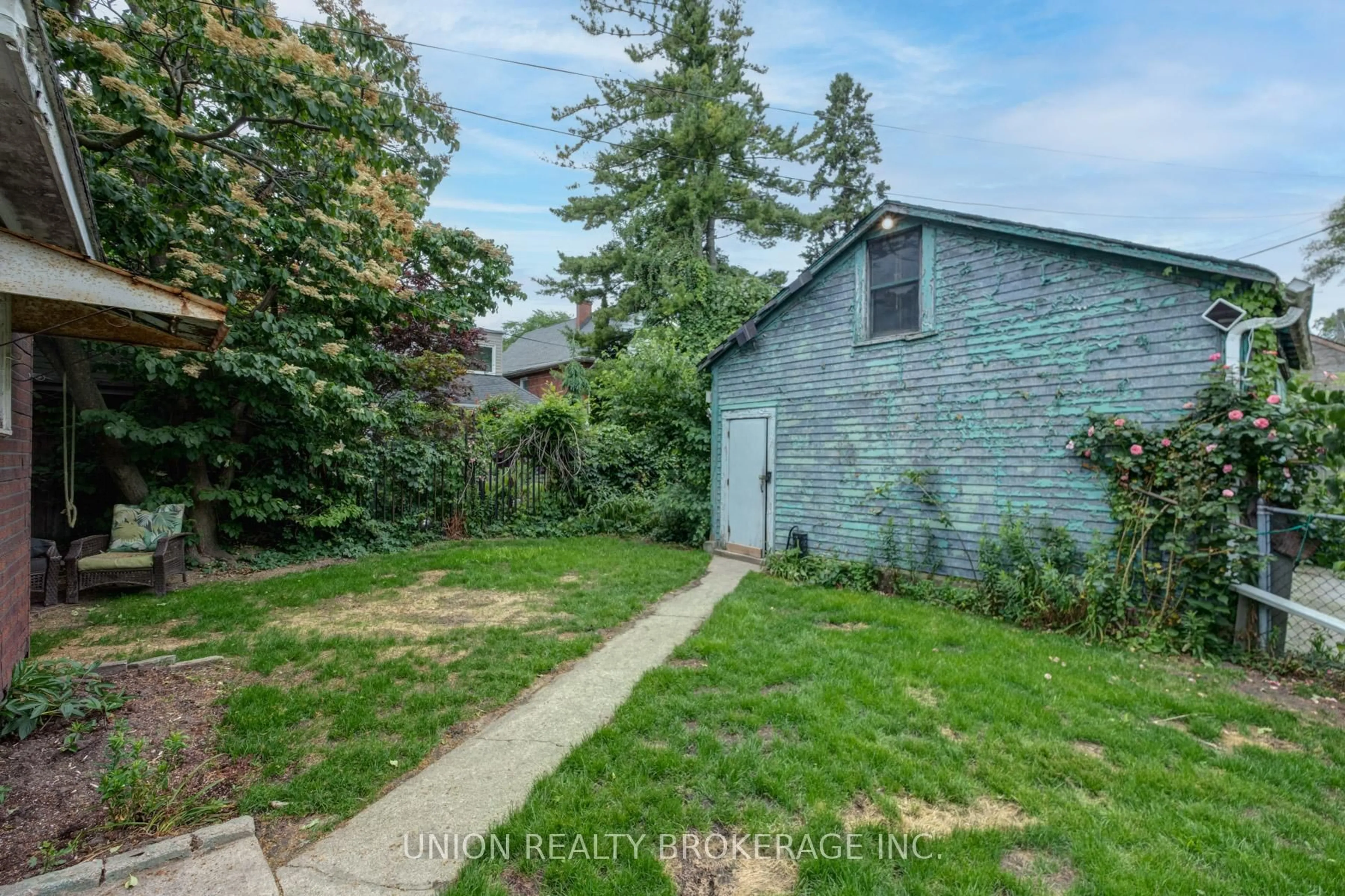 A pic from outside/outdoor area/front of a property/back of a property/a pic from drone, street for 2 Kimberley Ave, Toronto Ontario M4E 2Z2