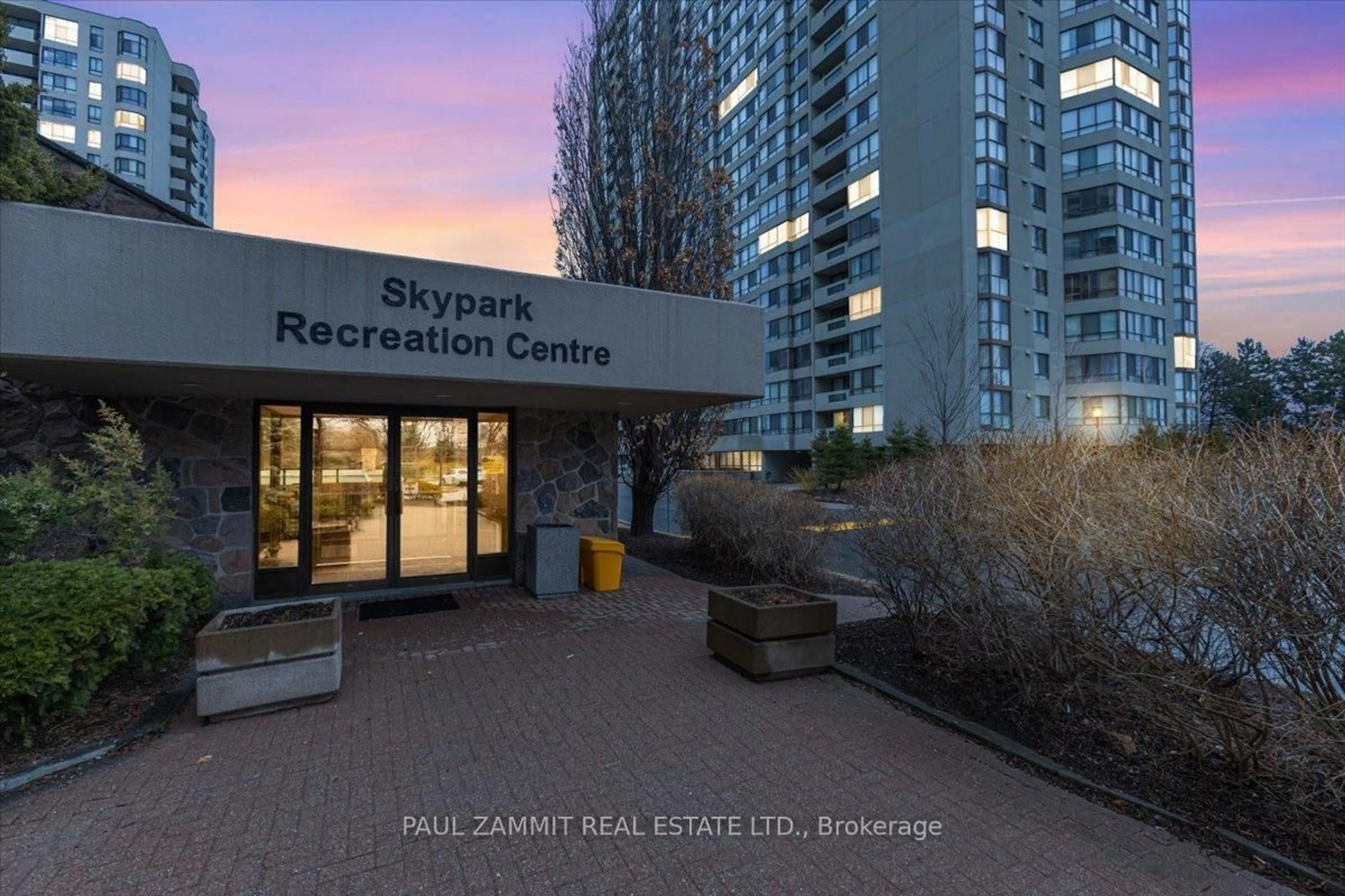 Indoor foyer for 255 Bamburgh Circ #608, Toronto Ontario M1W 3T6