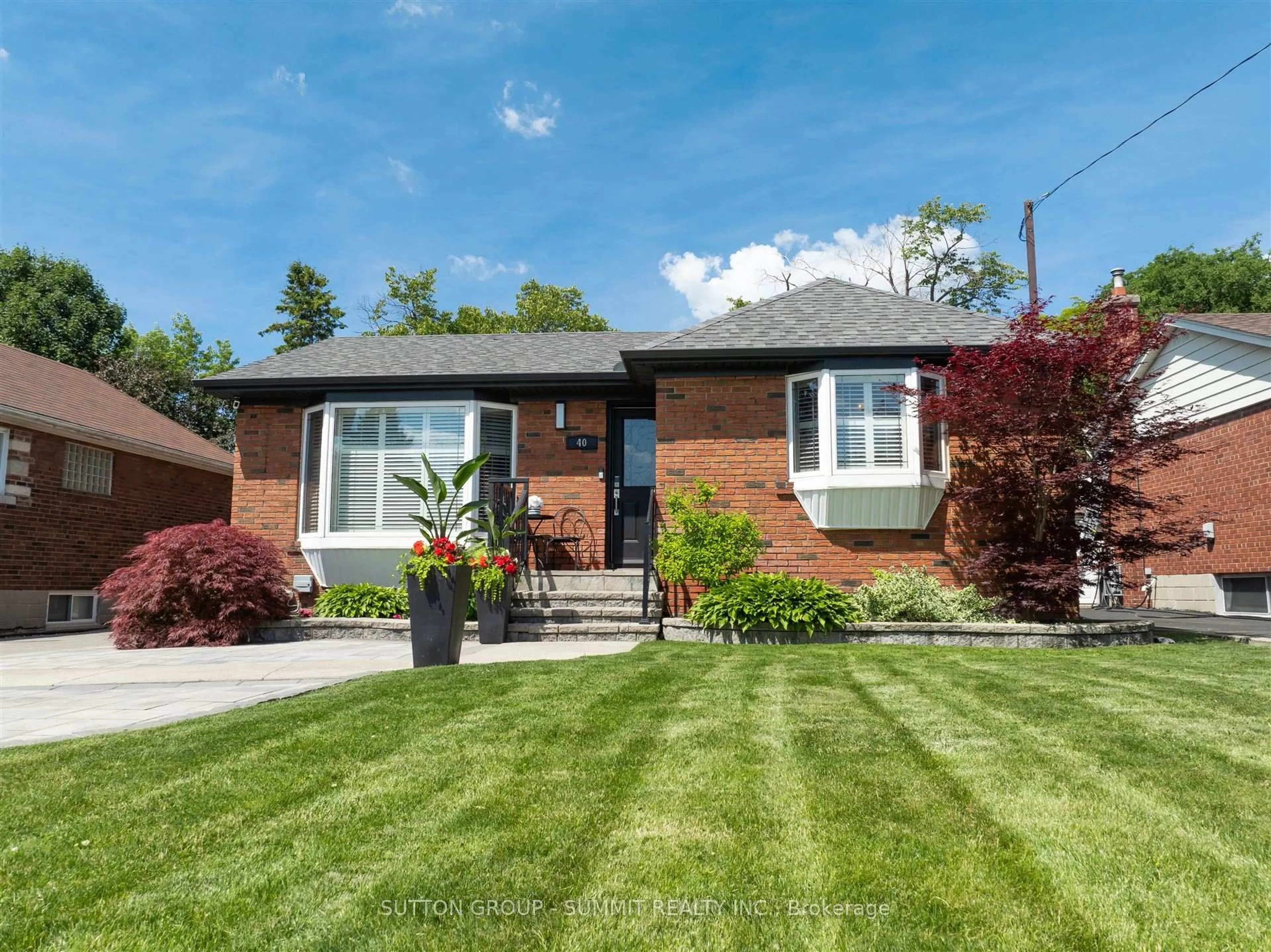 Home with brick exterior material, street for 40 ROBERTSFIELD Cres, Toronto Ontario M1R 2X3