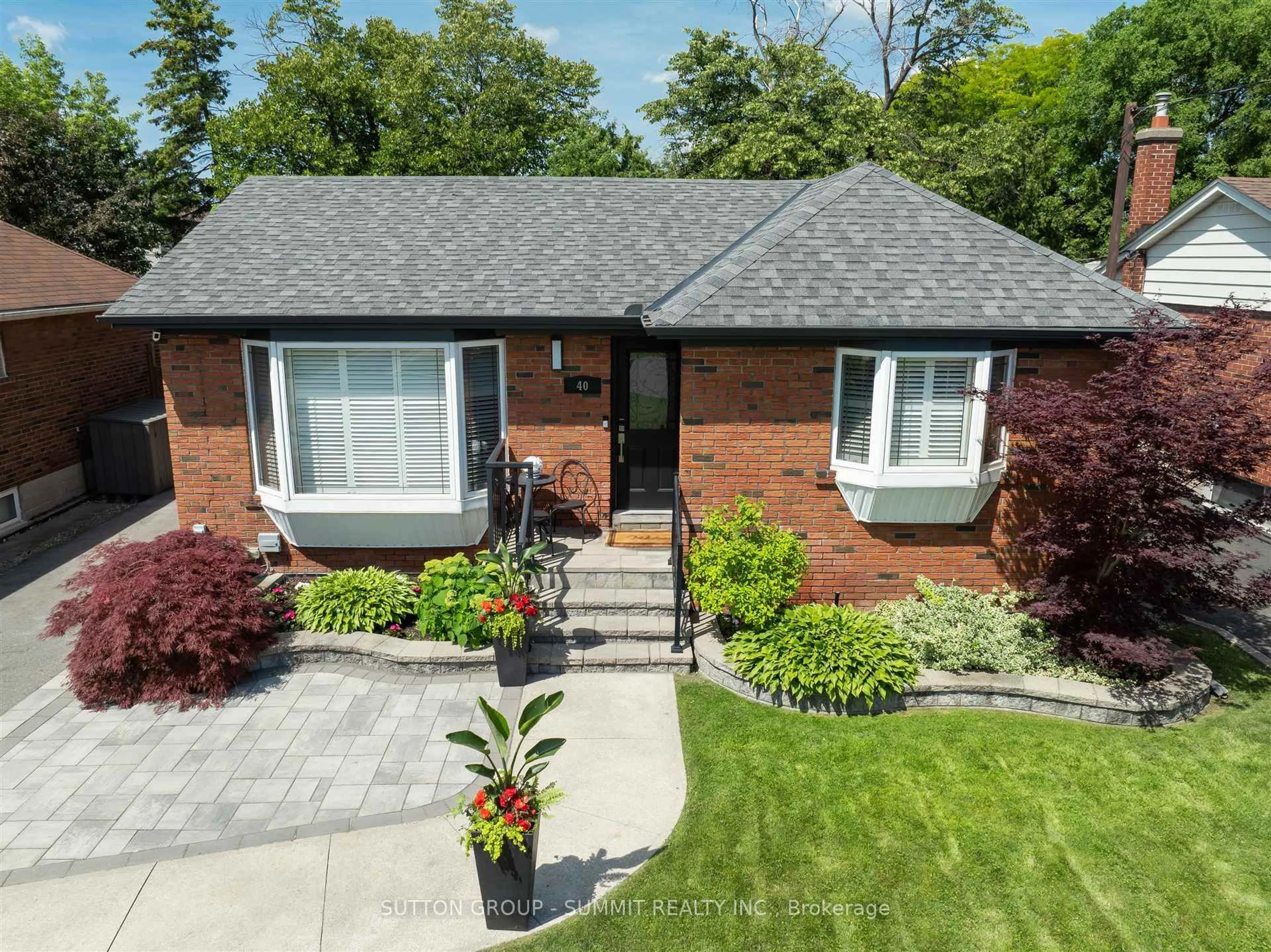 Home with brick exterior material, street for 40 ROBERTSFIELD Cres, Toronto Ontario M1R 2X3