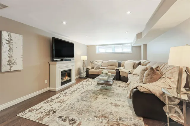 Additional image 16 of 40 ROBERTSFIELD Cres