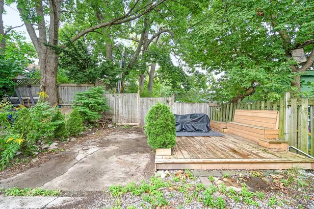 Additional image 2 of 585 Woodbine Ave