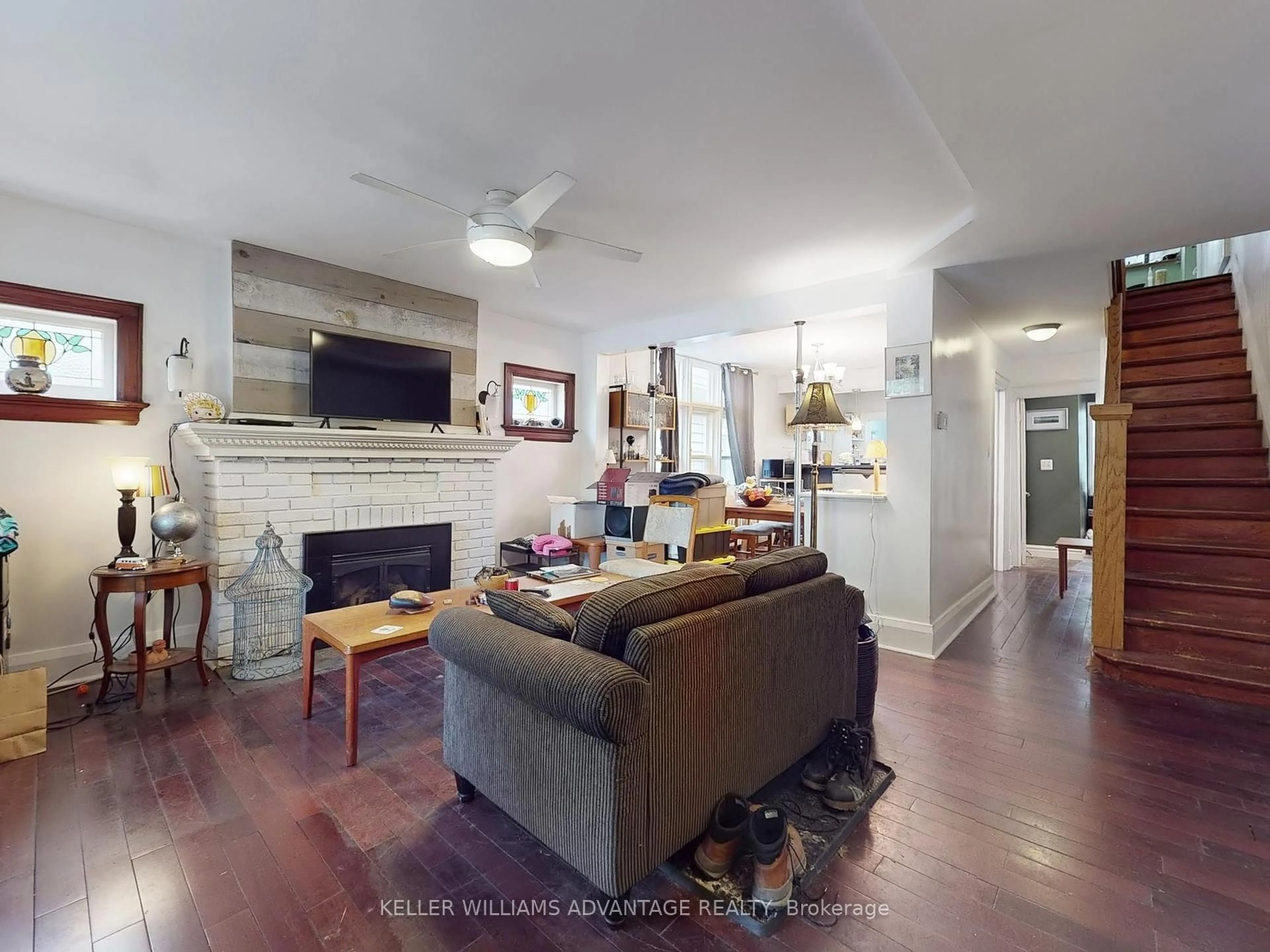 Living room with furniture, unknown for 585 Woodbine Ave, Toronto Ontario M4E 2H9