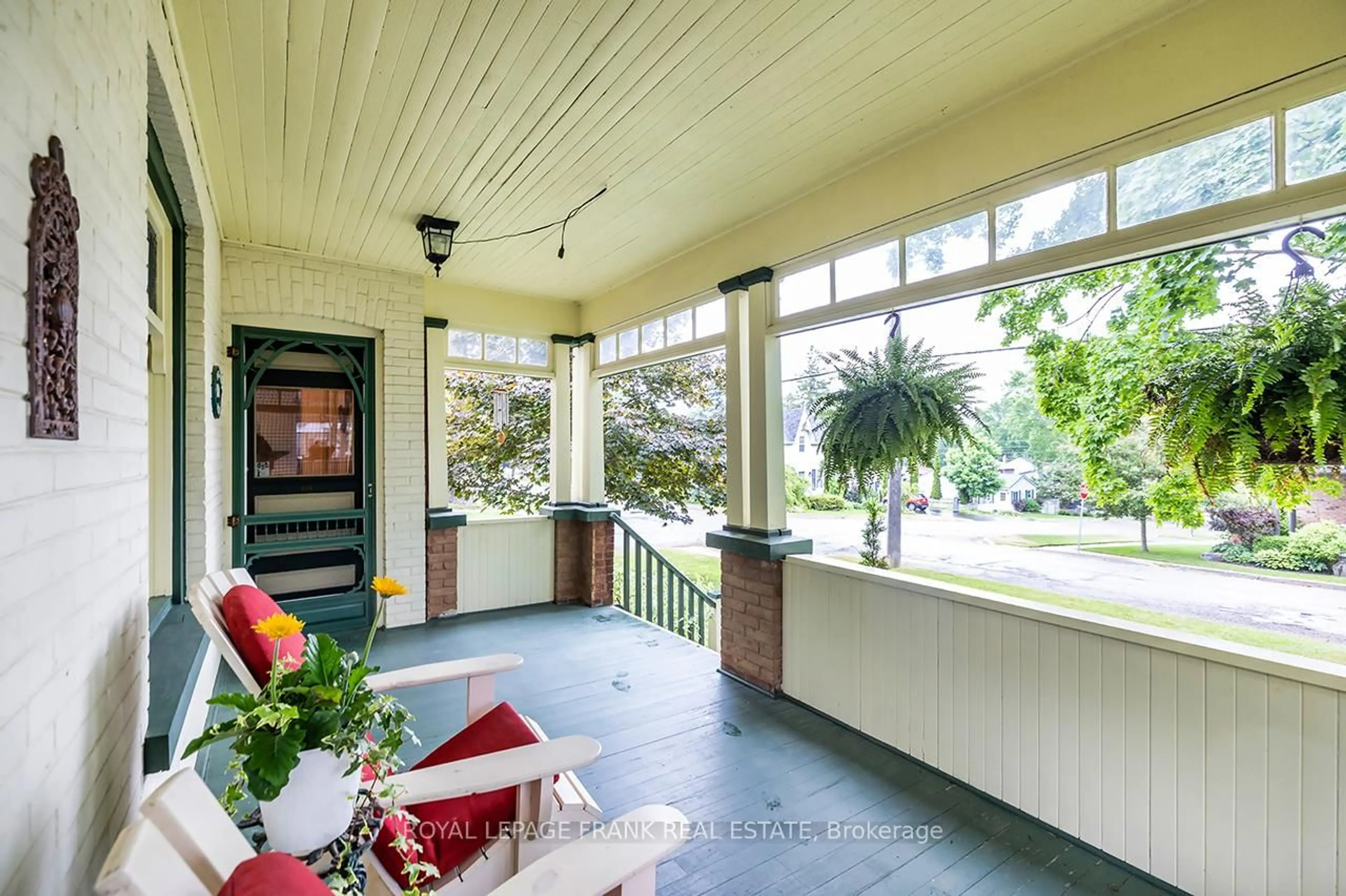 Patio, street for 180 Bigelow St, Scugog Ontario L9L 1L6