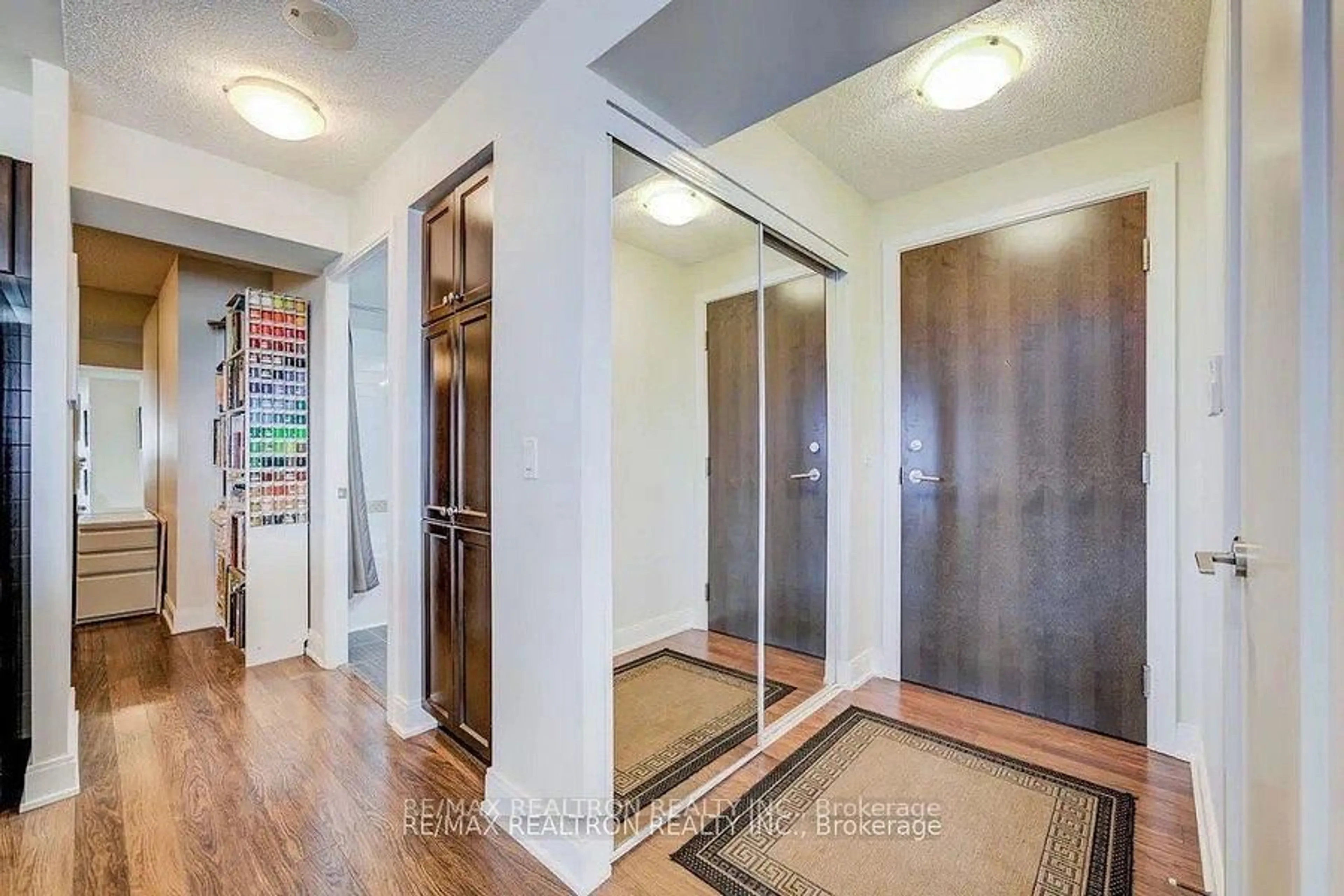 Indoor entryway for 135 Village Green Sq #824, Toronto Ontario M1S 0G4