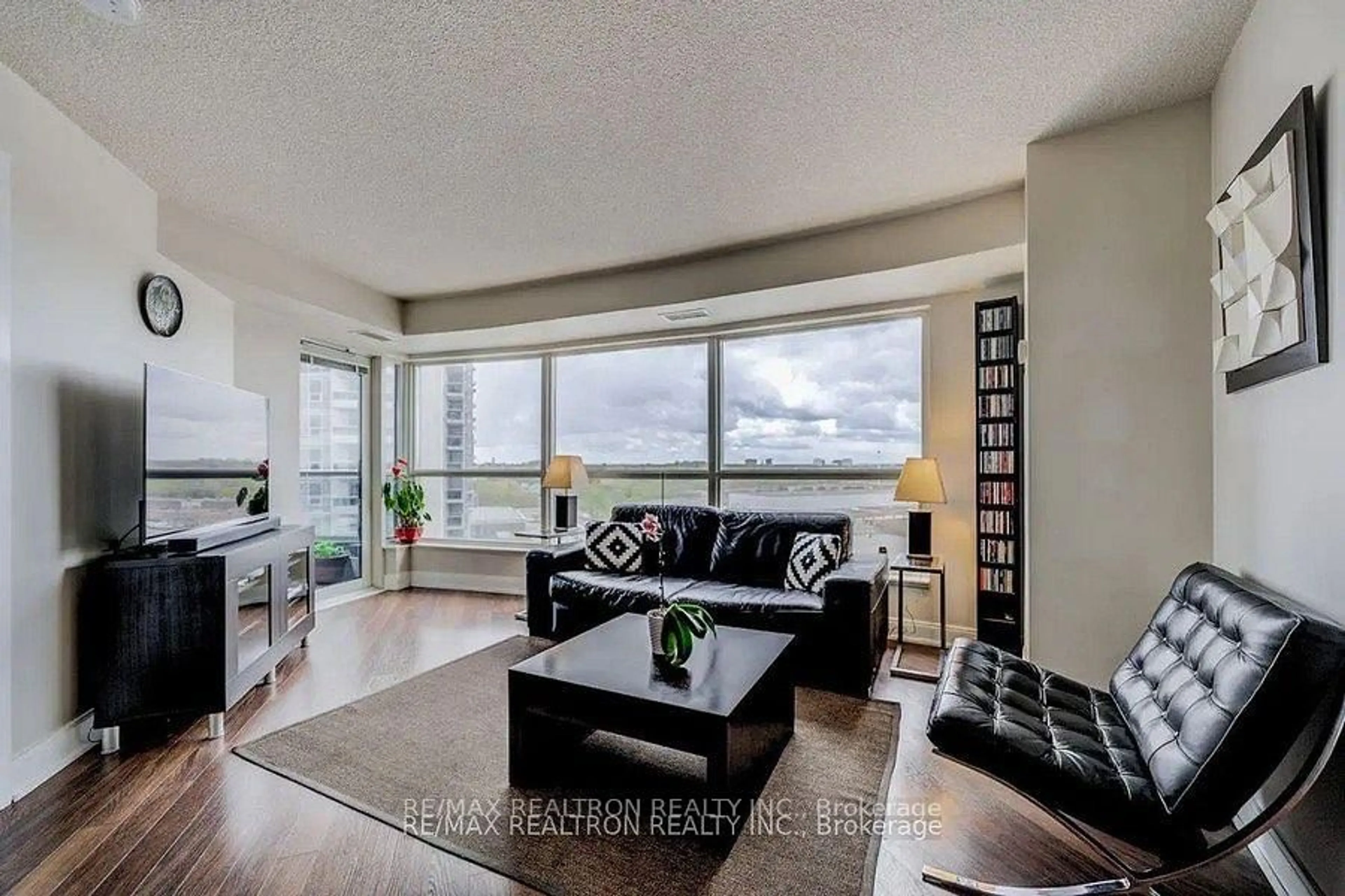 Living room with furniture, unknown for 135 Village Green Sq #824, Toronto Ontario M1S 0G4
