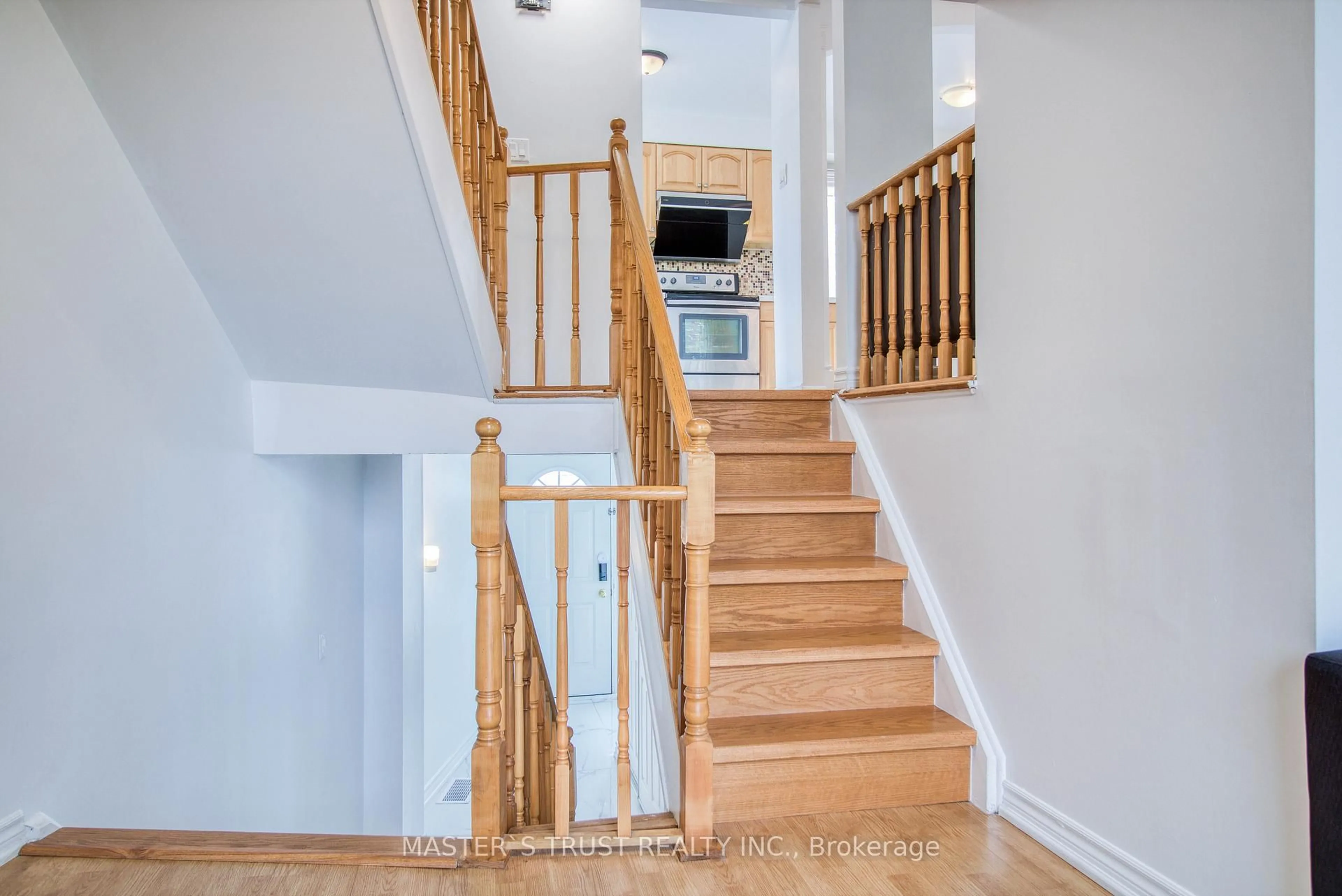 Stairs for 129 Huntingdale Blvd, Toronto Ontario M1W 1T2