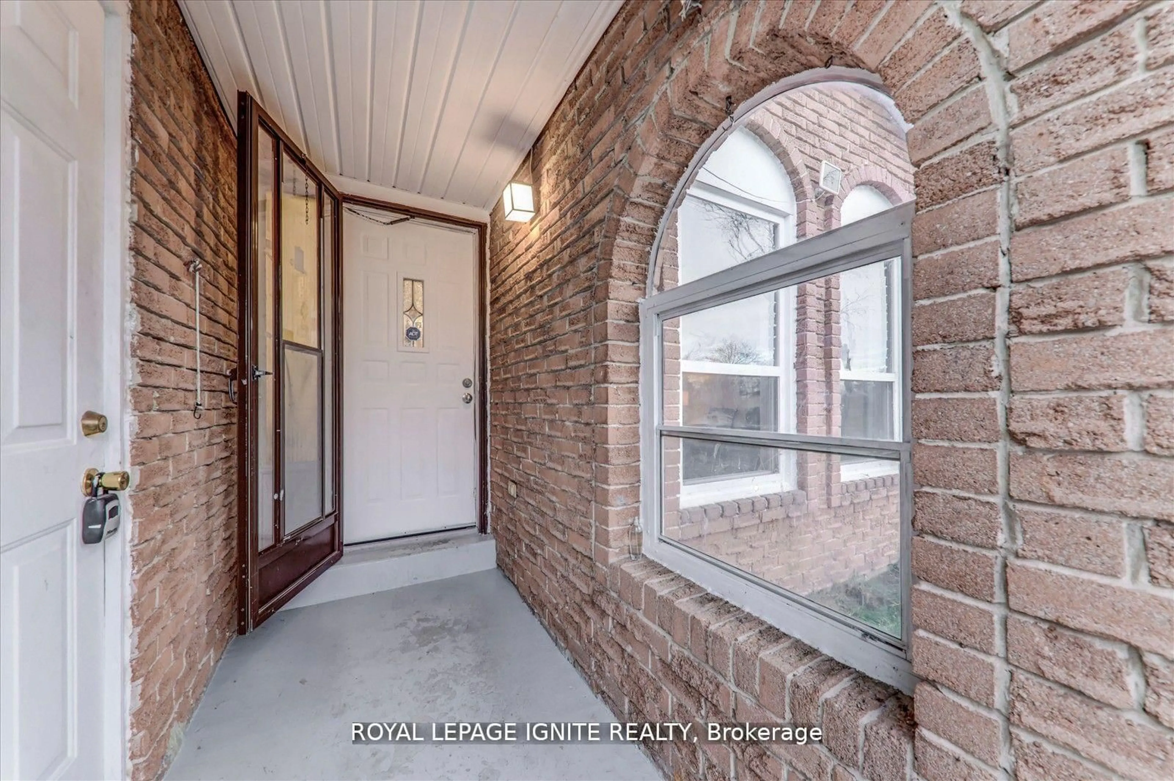 Indoor entryway for 50 Bridley Dr, Toronto Ontario M1V 1A9
