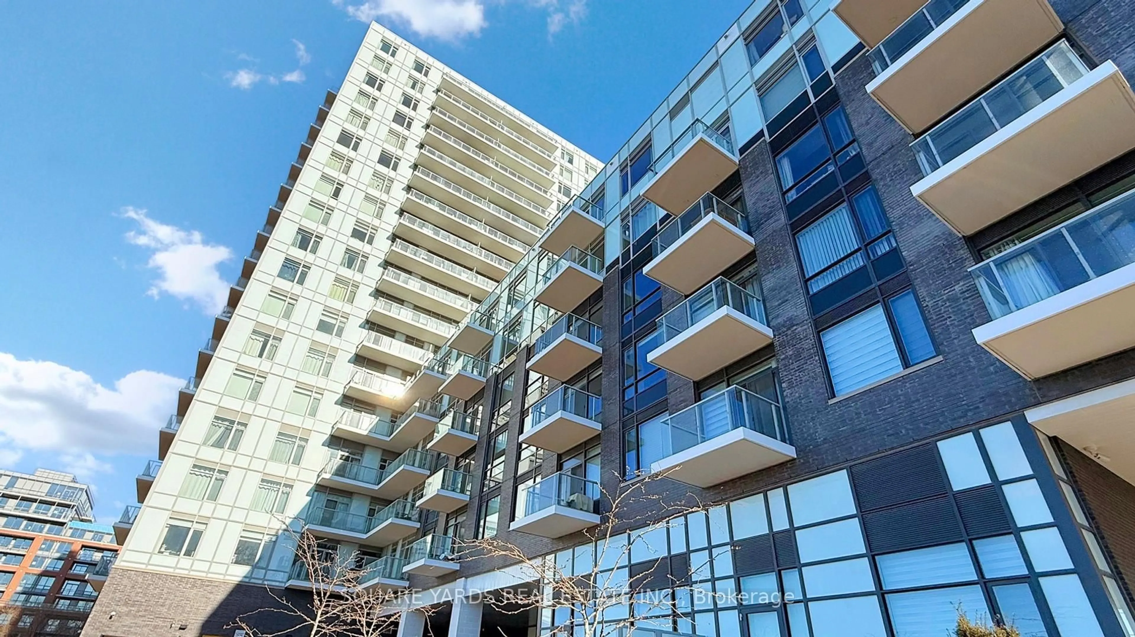 Patio, building for 3220 Sheppard Ave #613, Toronto Ontario M1T 0B7