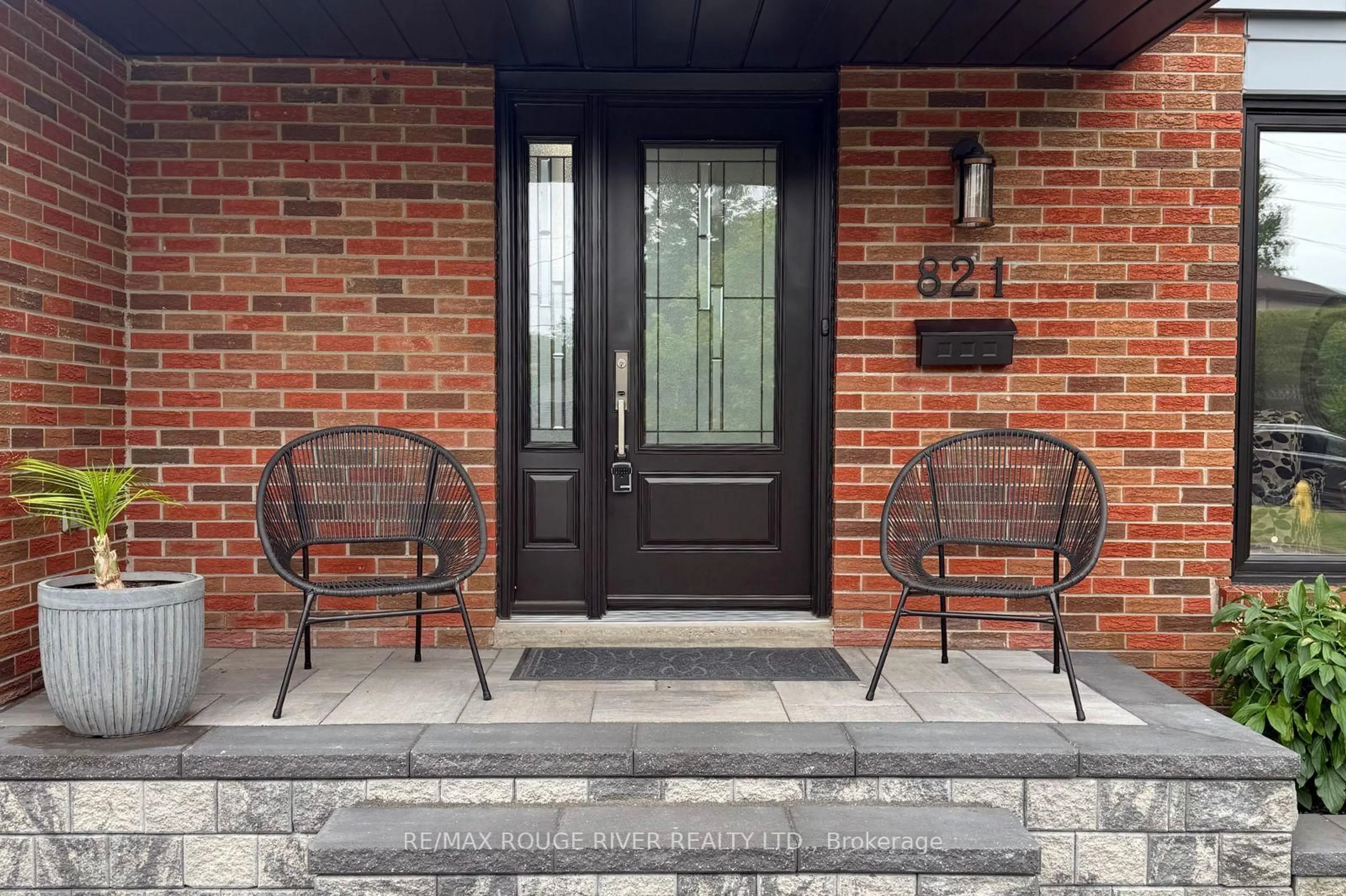 Unknown for 821 HANWORTH Crt, Pickering Ontario L1W 2K6