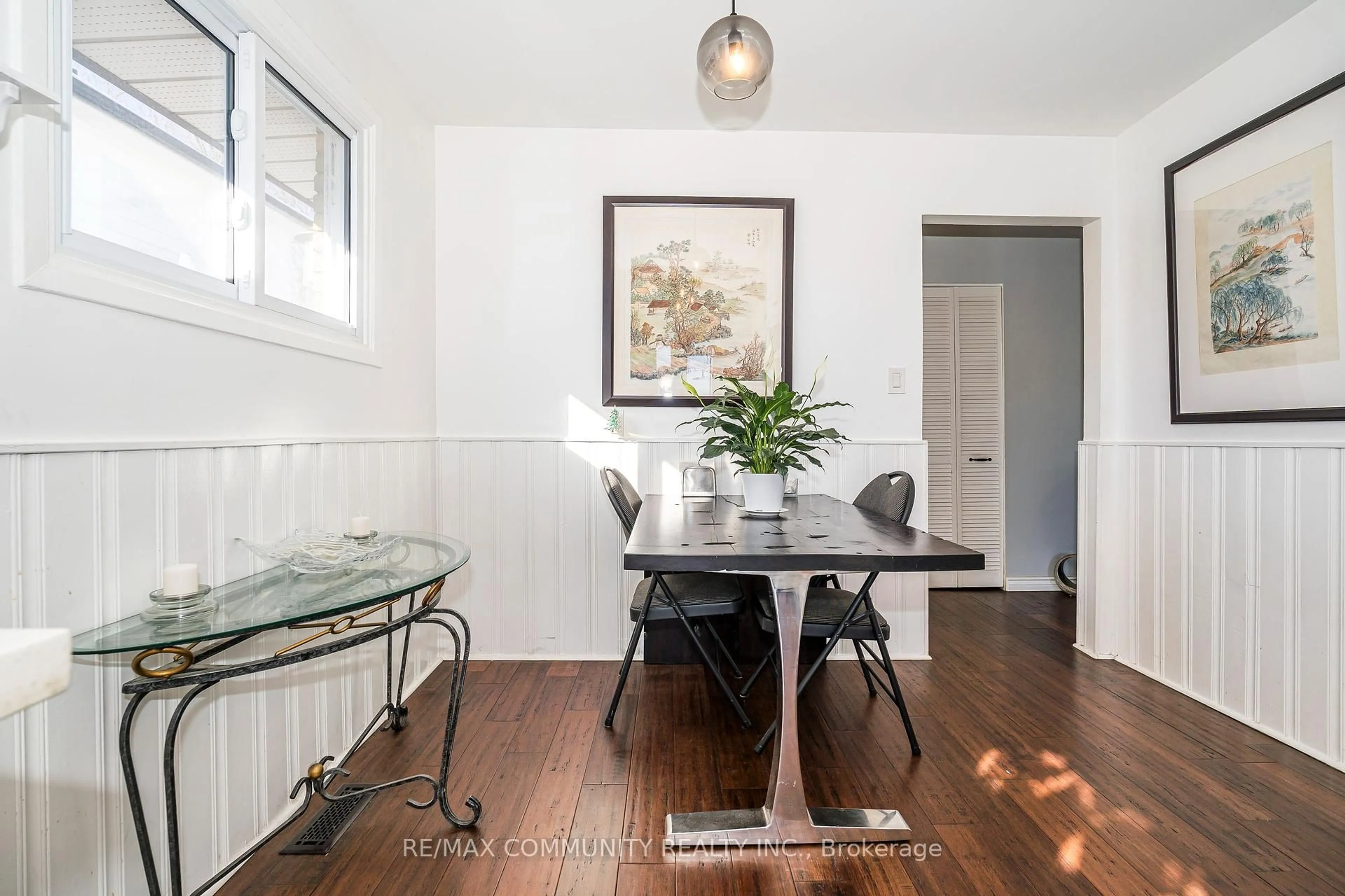Dining room, wood/laminate floor for 506 Lanark Dr, Oshawa Ontario L1J 6H7
