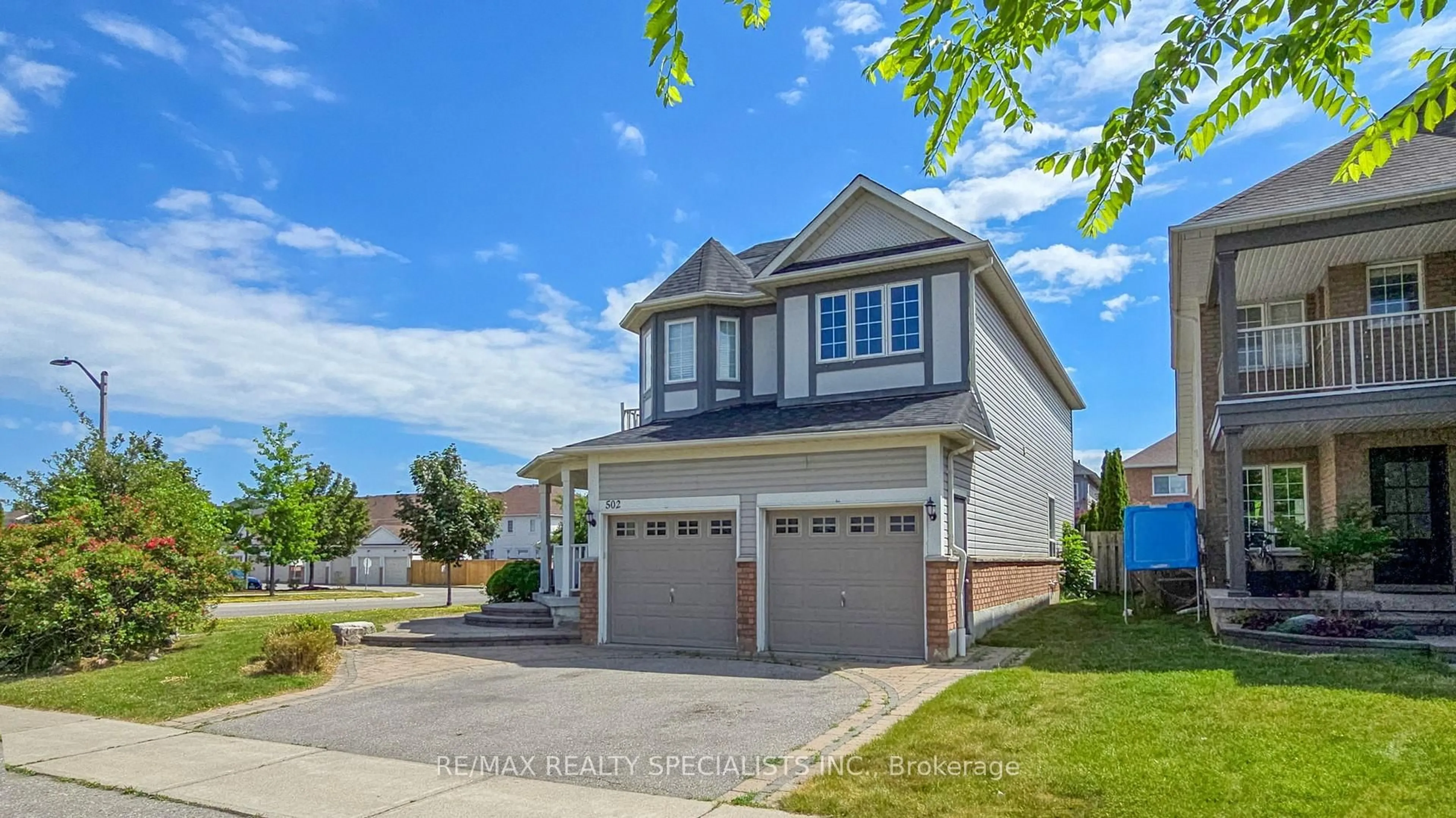 Home with vinyl exterior material, street for 502 Whitby Shores Greenway, Whitby Ontario L1N 9R2