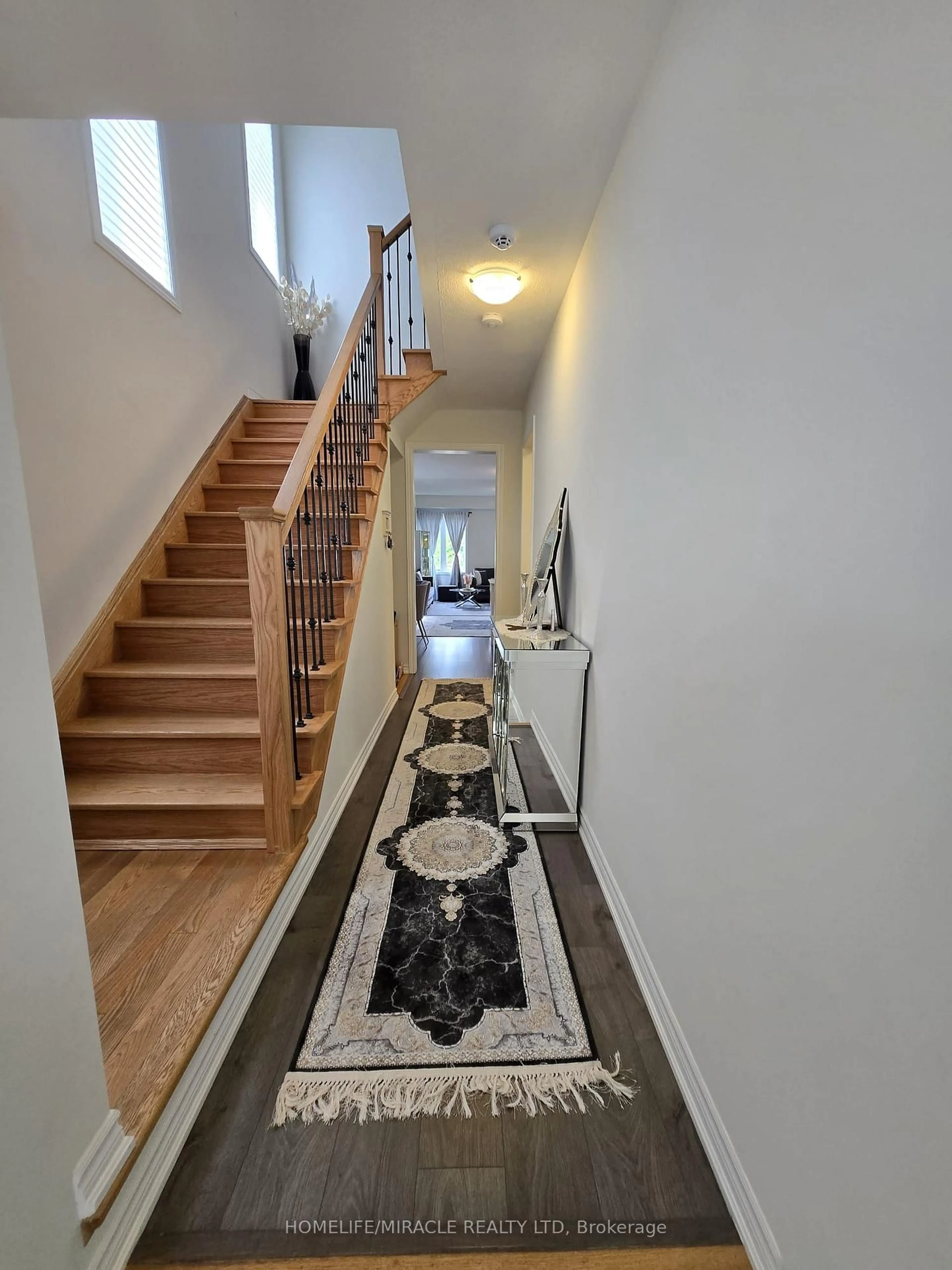 Indoor foyer for 296 Okanagan Path, Oshawa Ontario L1H 0A7