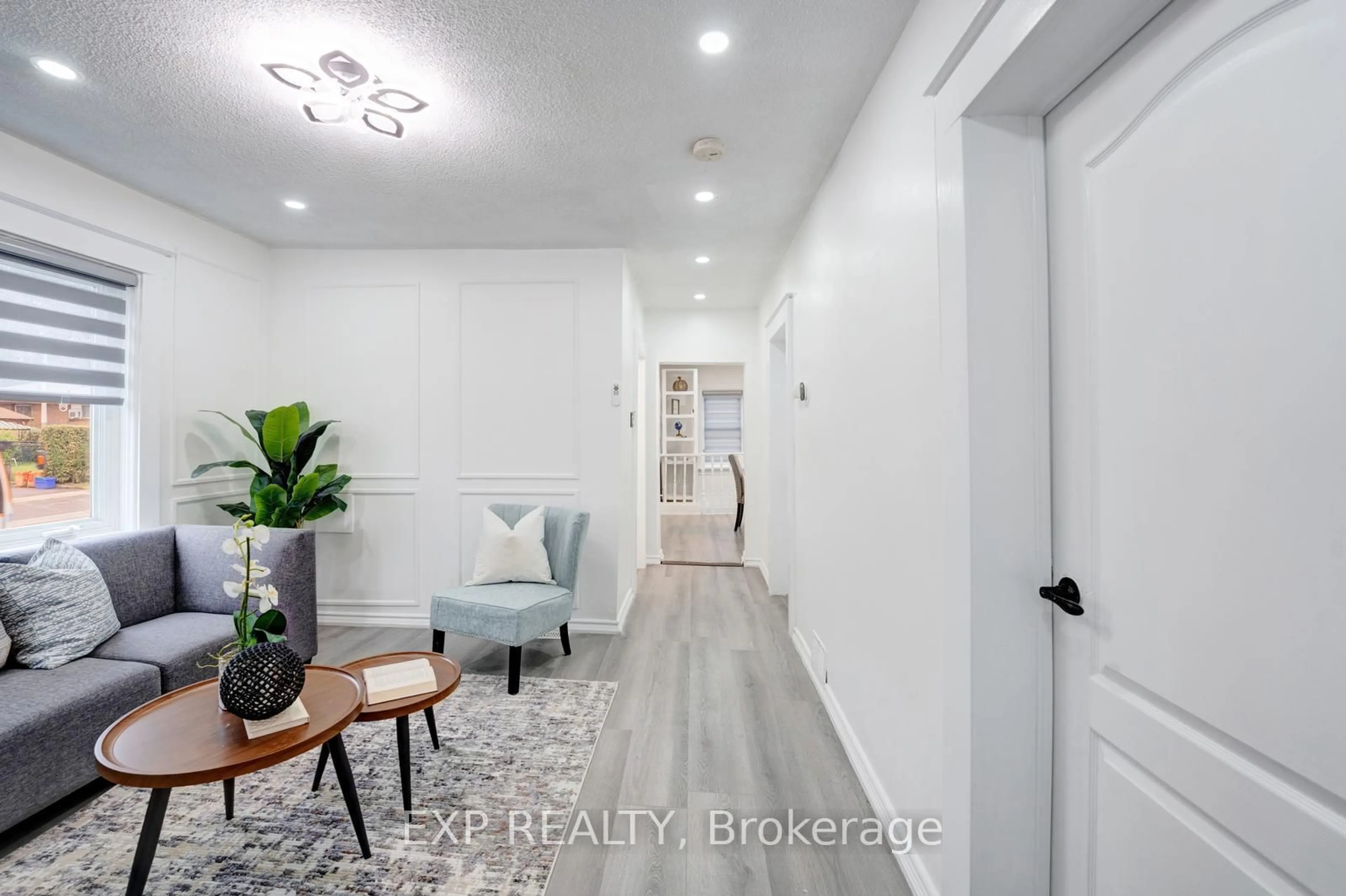 Indoor entryway for 538 Wilson Rd Rd, Oshawa Ontario L1H 6E2