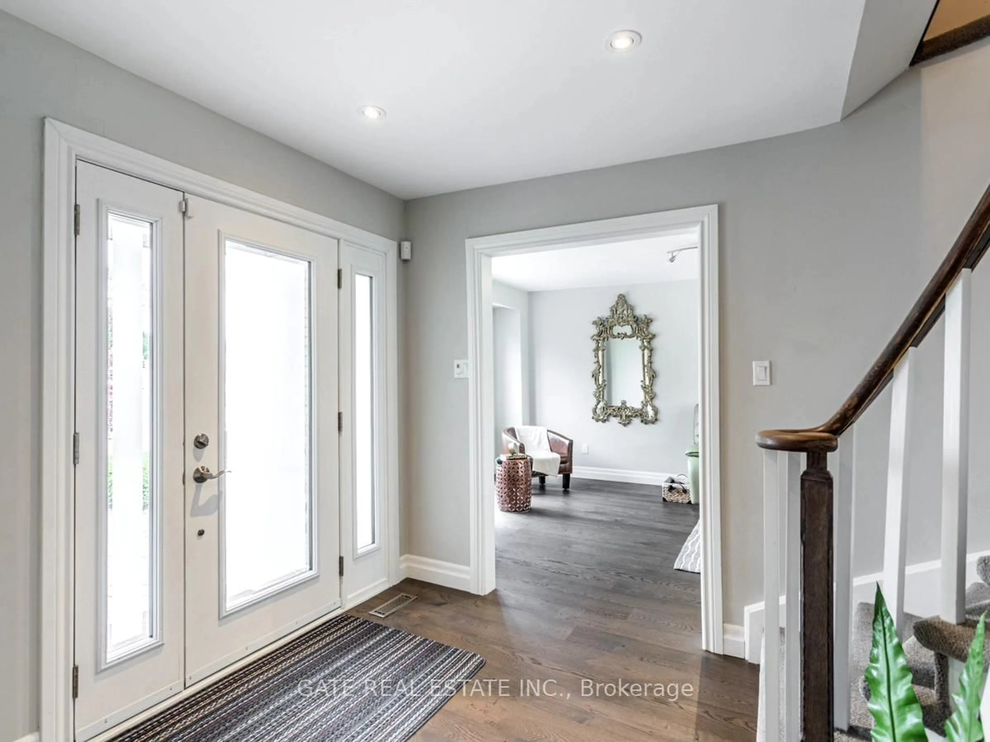 Indoor entryway for 535 Broadgreen St, Pickering Ontario L1W 3E8