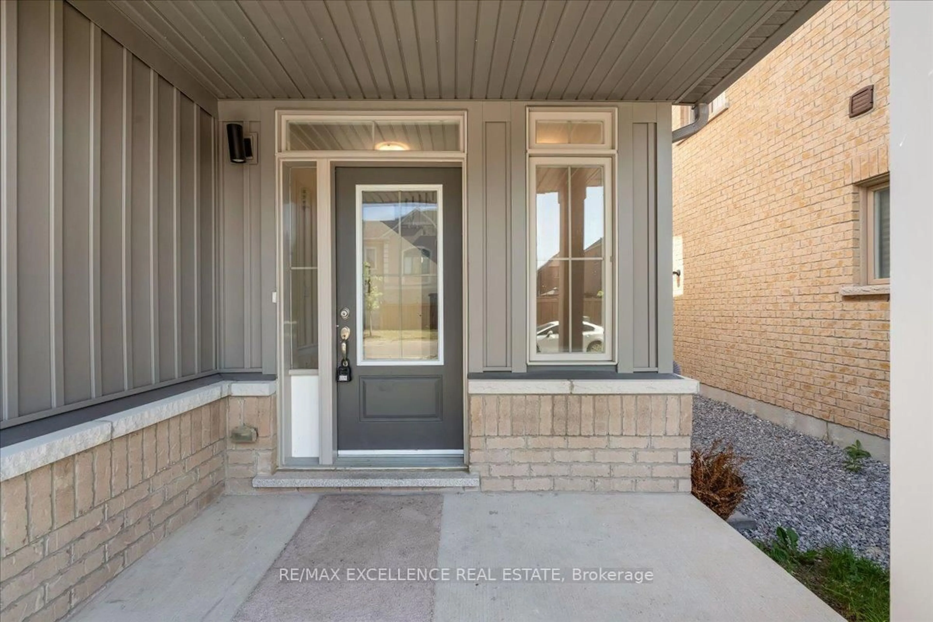 Indoor entryway for 1315 Apollo St, Oshawa Ontario L1K 3E6
