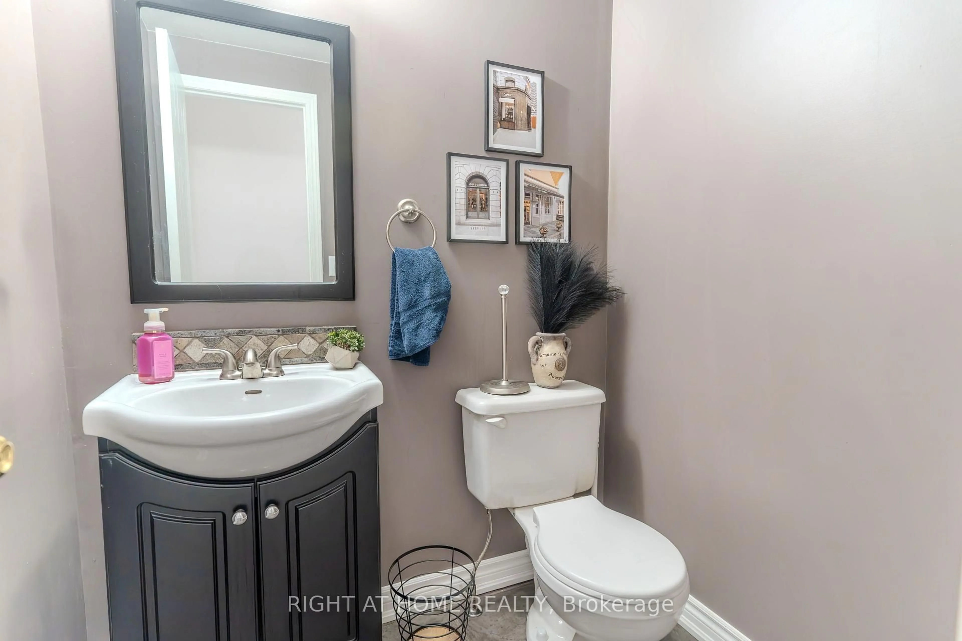 Standard bathroom, ceramic/tile floor for 160 High St, Clarington Ontario L1C 5A6