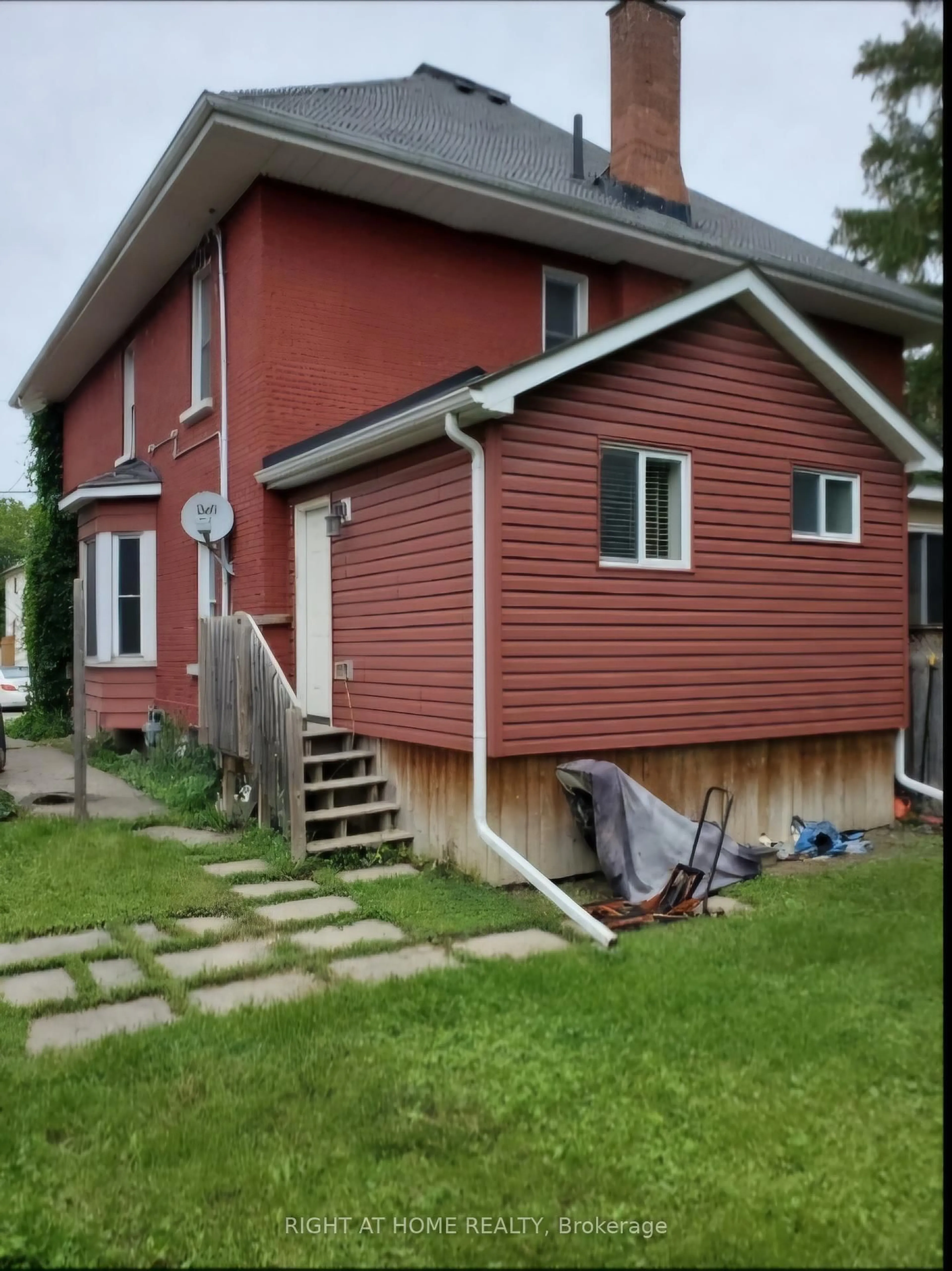Unknown for 185 Arthur St, Oshawa Ontario L1H 1N4