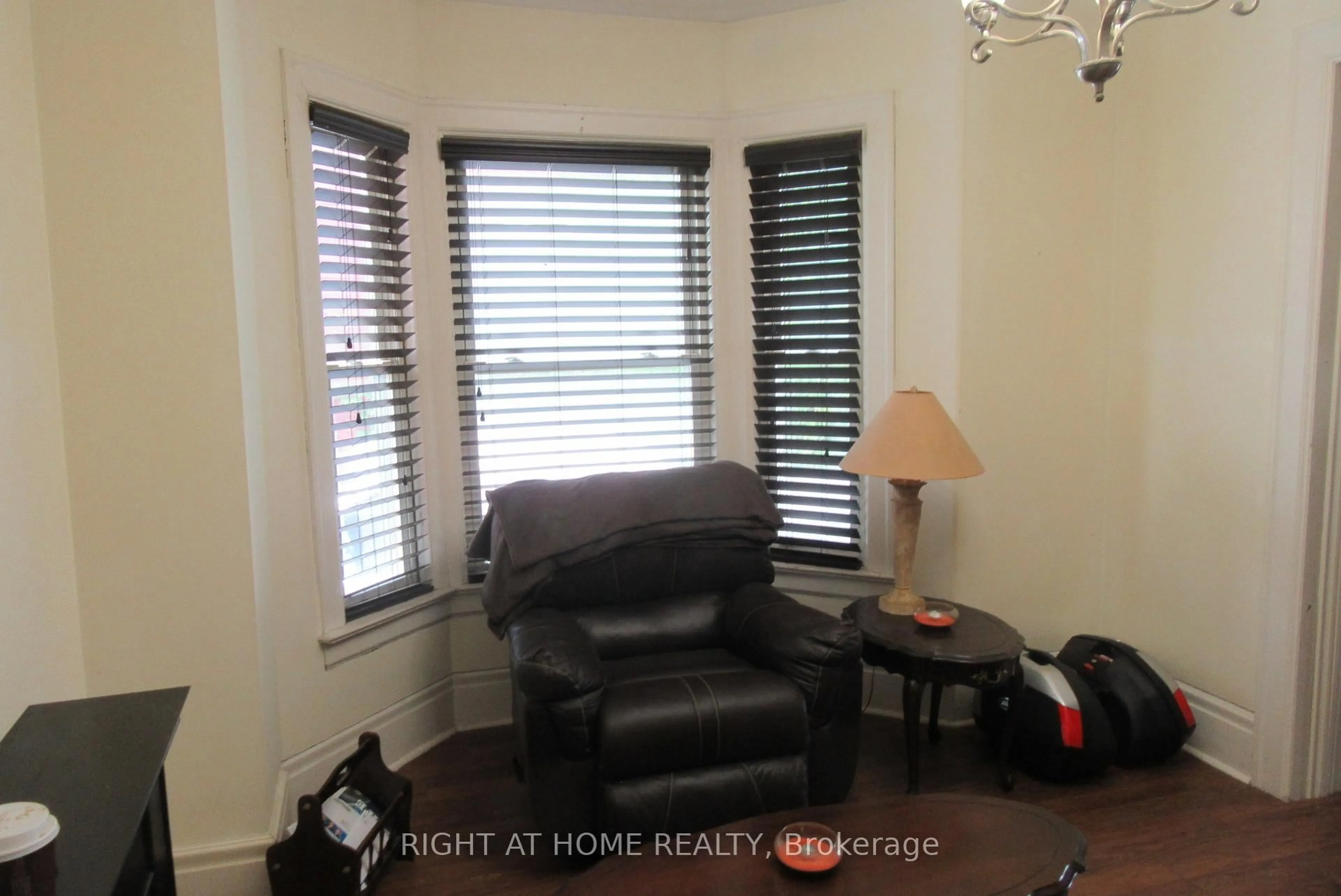 A pic of a room for 185 Arthur St, Oshawa Ontario L1H 1N4