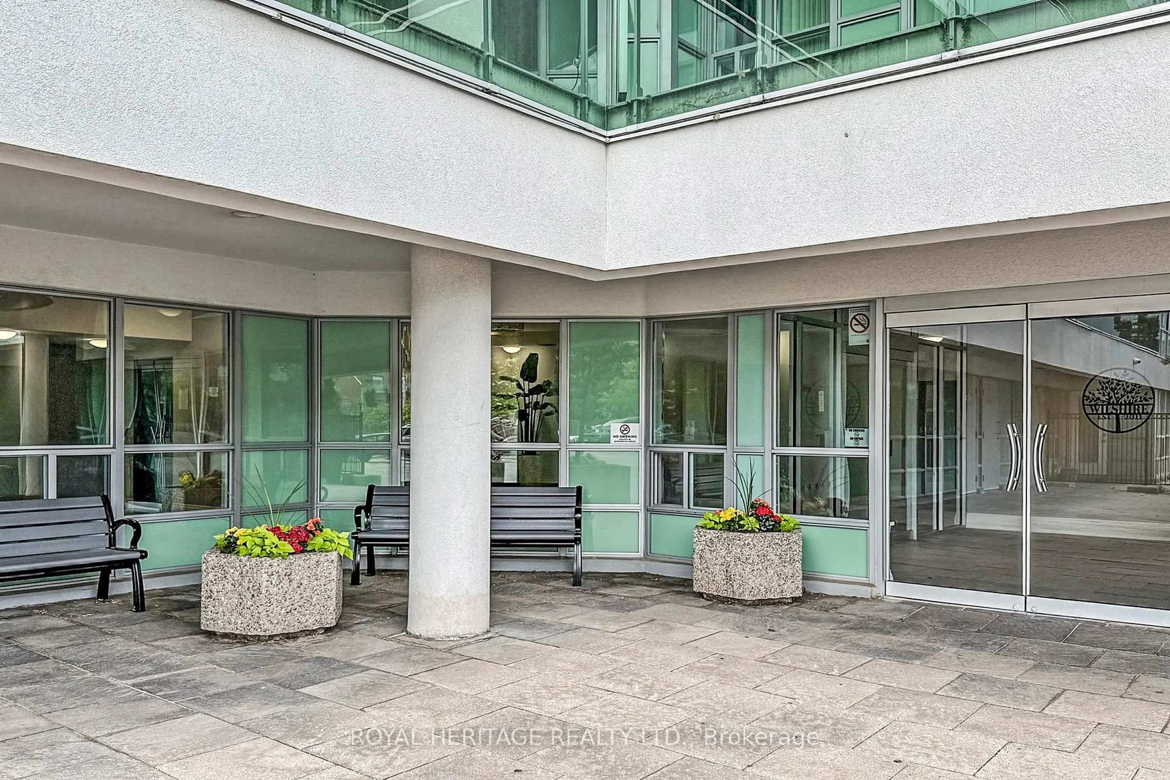 Unknown for 60 Fairfax Cres #211, Toronto Ontario M1L 0E1