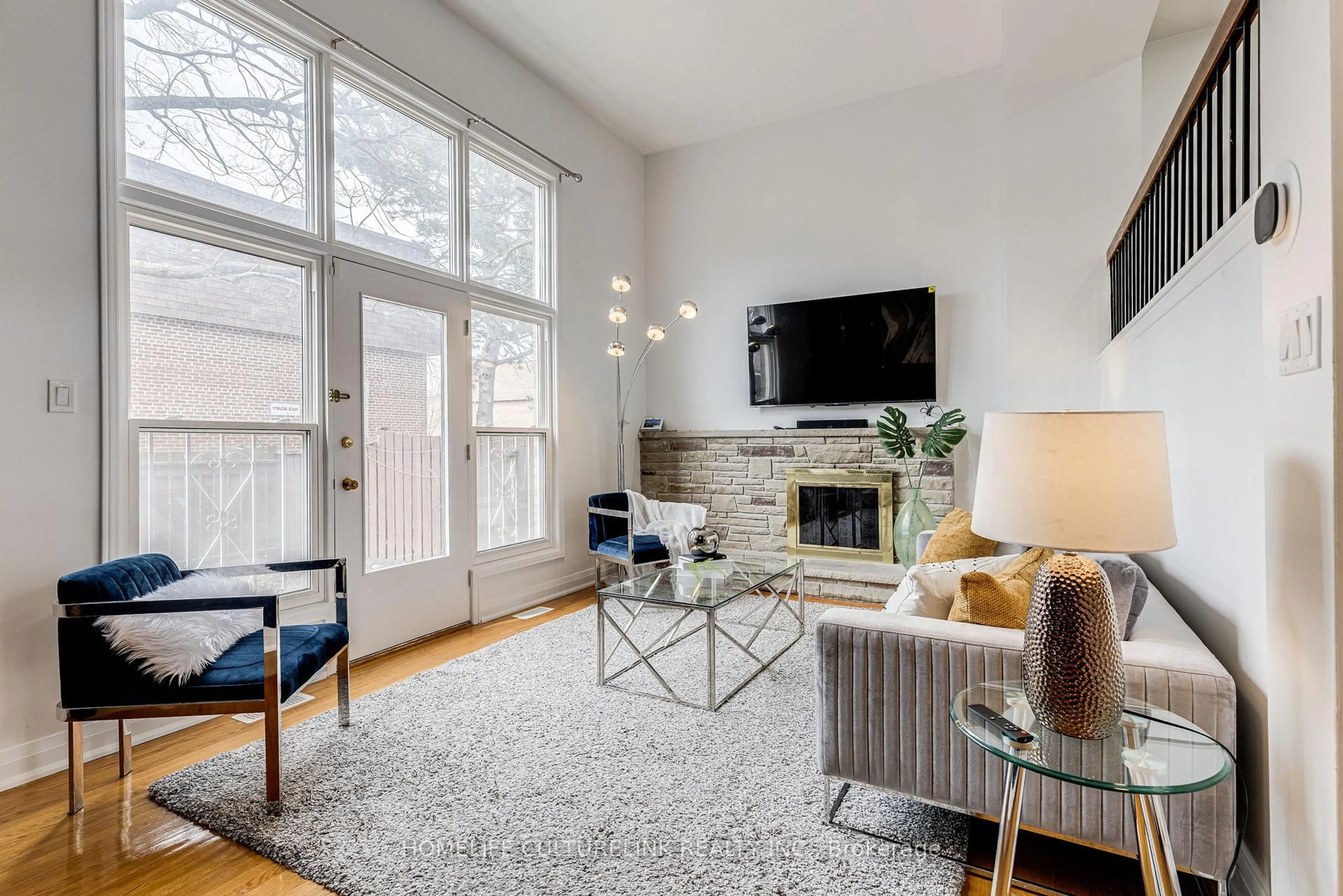 Living room with furniture, unknown for 10 Crockamhill Dr, Toronto Ontario M1S 3H1