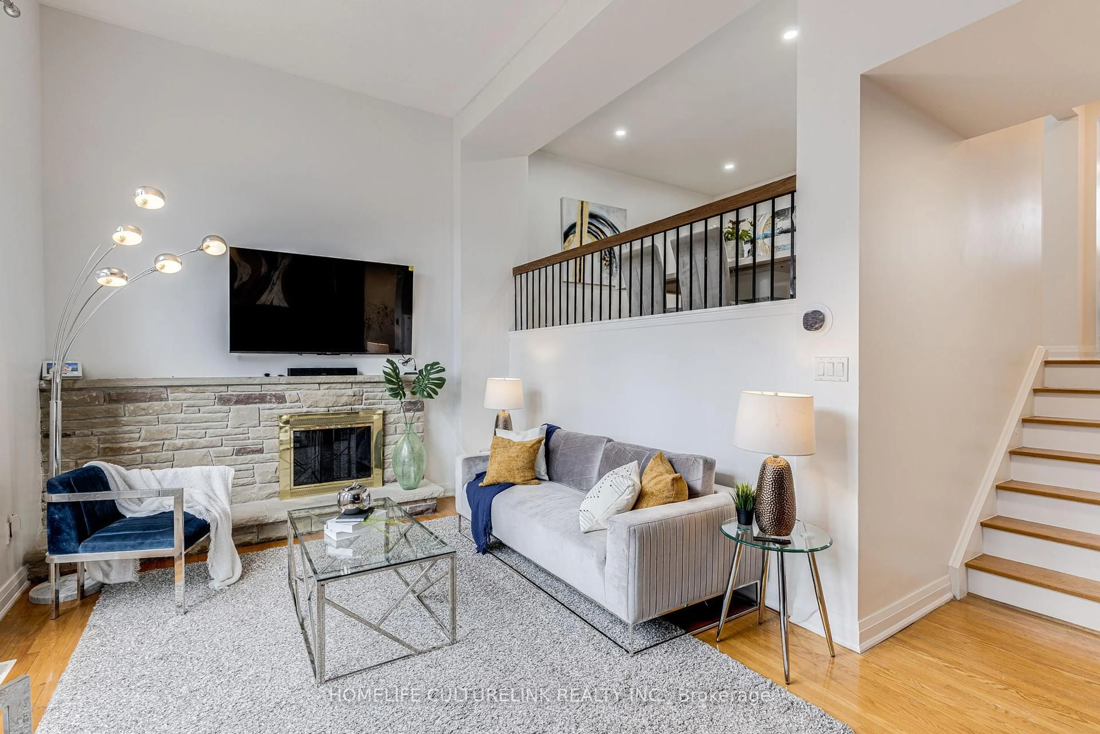 Living room with furniture, unknown for 10 Crockamhill Dr, Toronto Ontario M1S 3H1