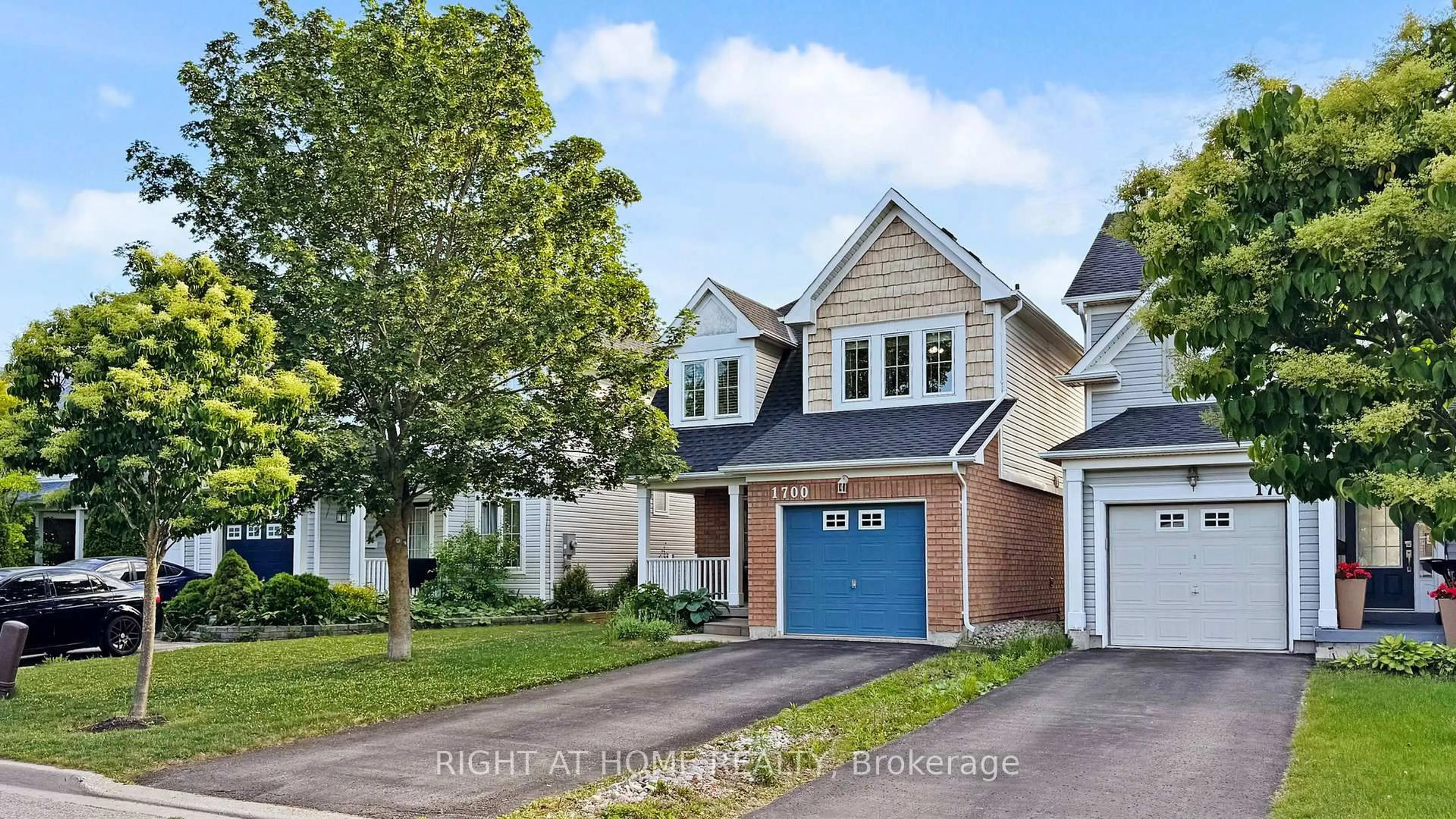 Home with vinyl exterior material, street for 1700 Spencely Dr, Oshawa Ontario L1K 0B2