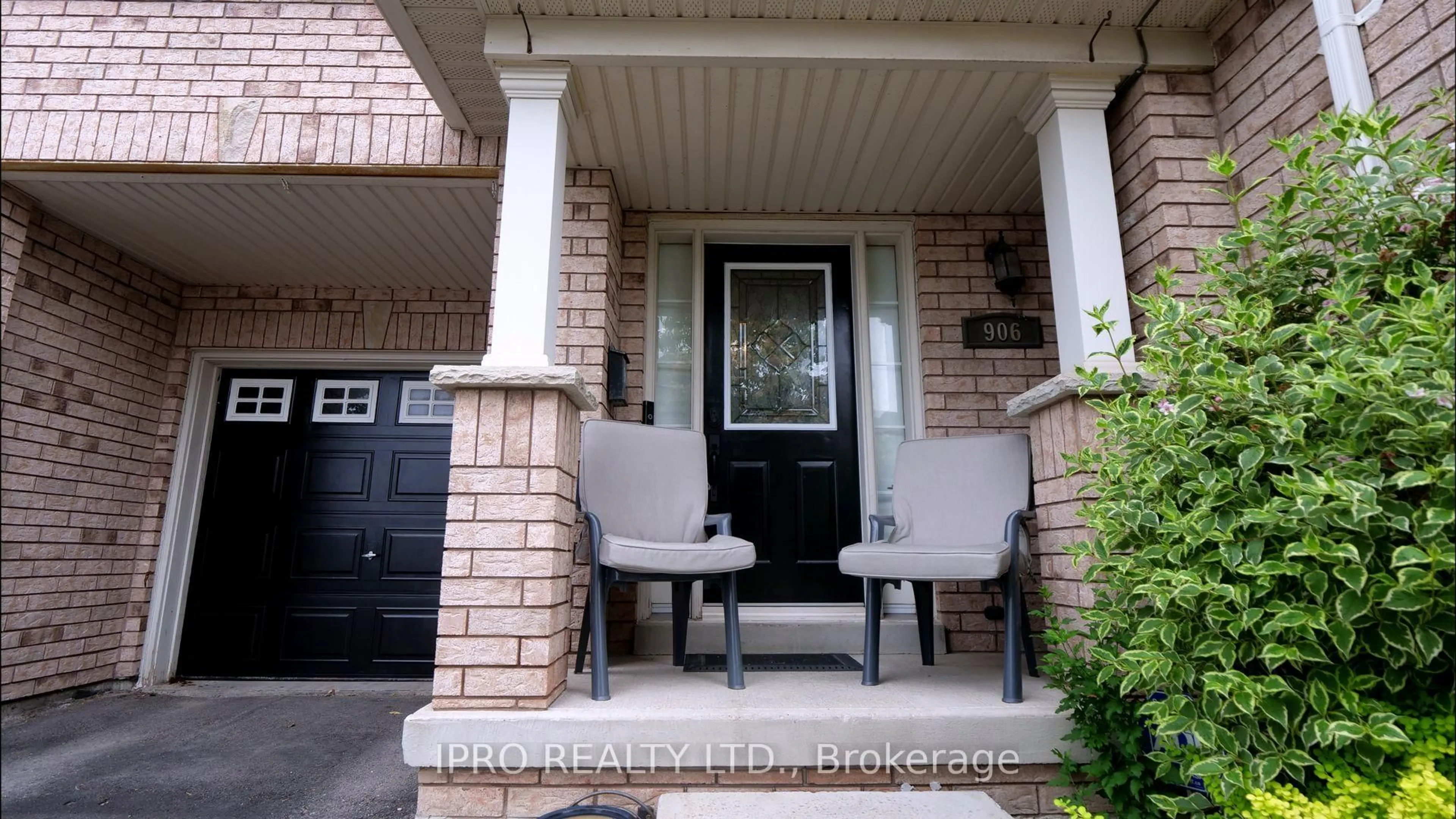 Unknown for 906 Bourne Cres, Oshawa Ontario L1H 8X5