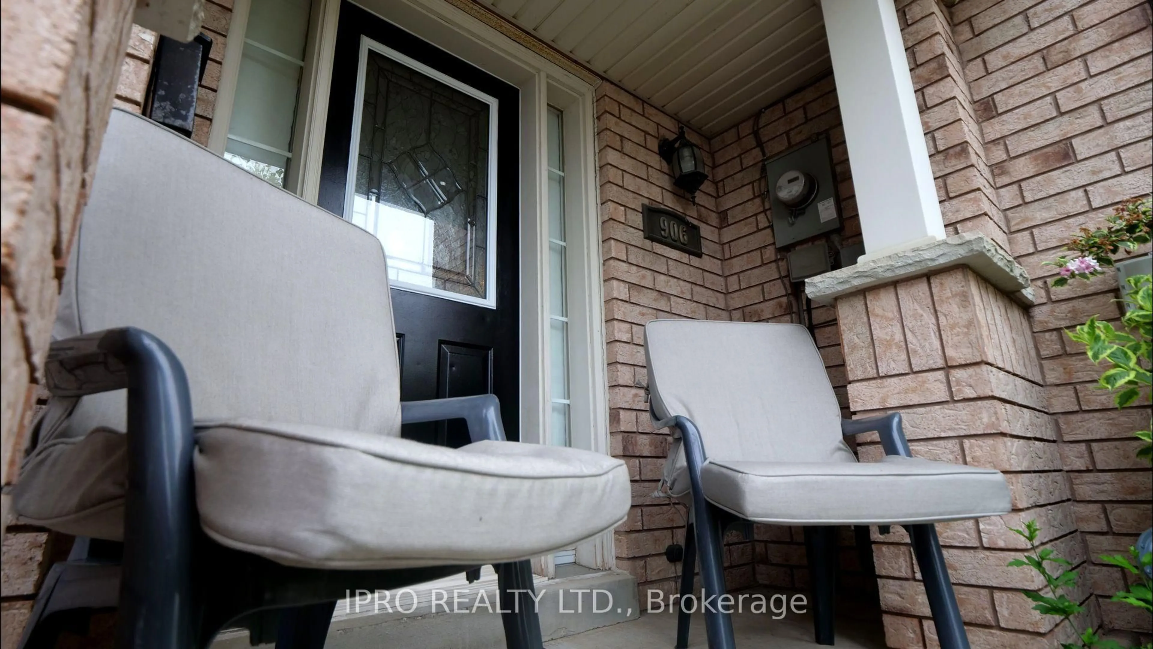 Unknown for 906 Bourne Cres, Oshawa Ontario L1H 8X5
