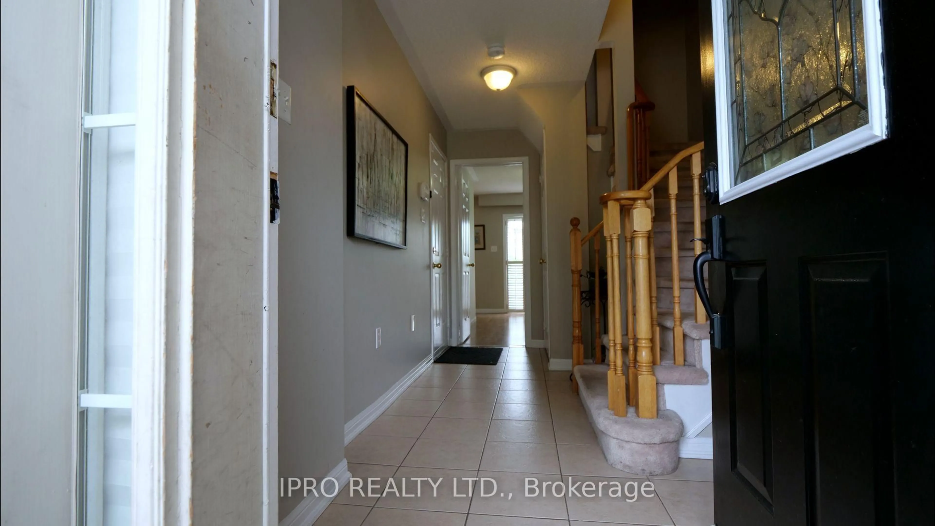 Indoor entryway for 906 Bourne Cres, Oshawa Ontario L1H 8X5