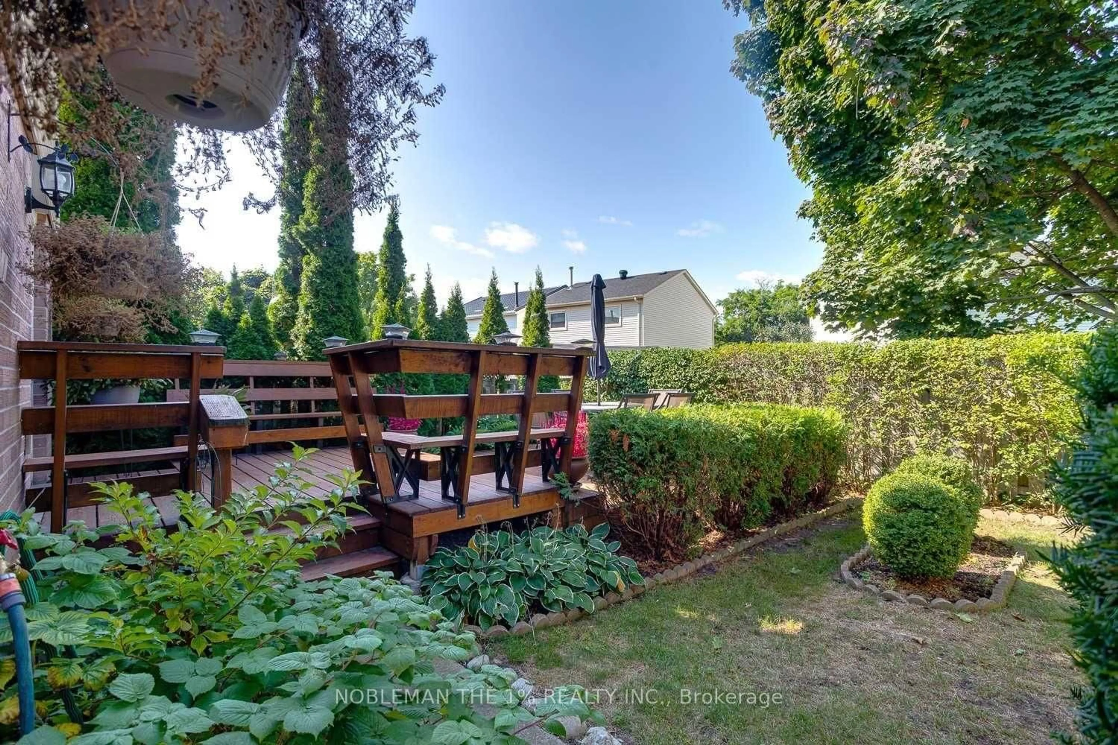 Patio, street for 8 Inglis Ave, Clarington Ontario L1E 2A8